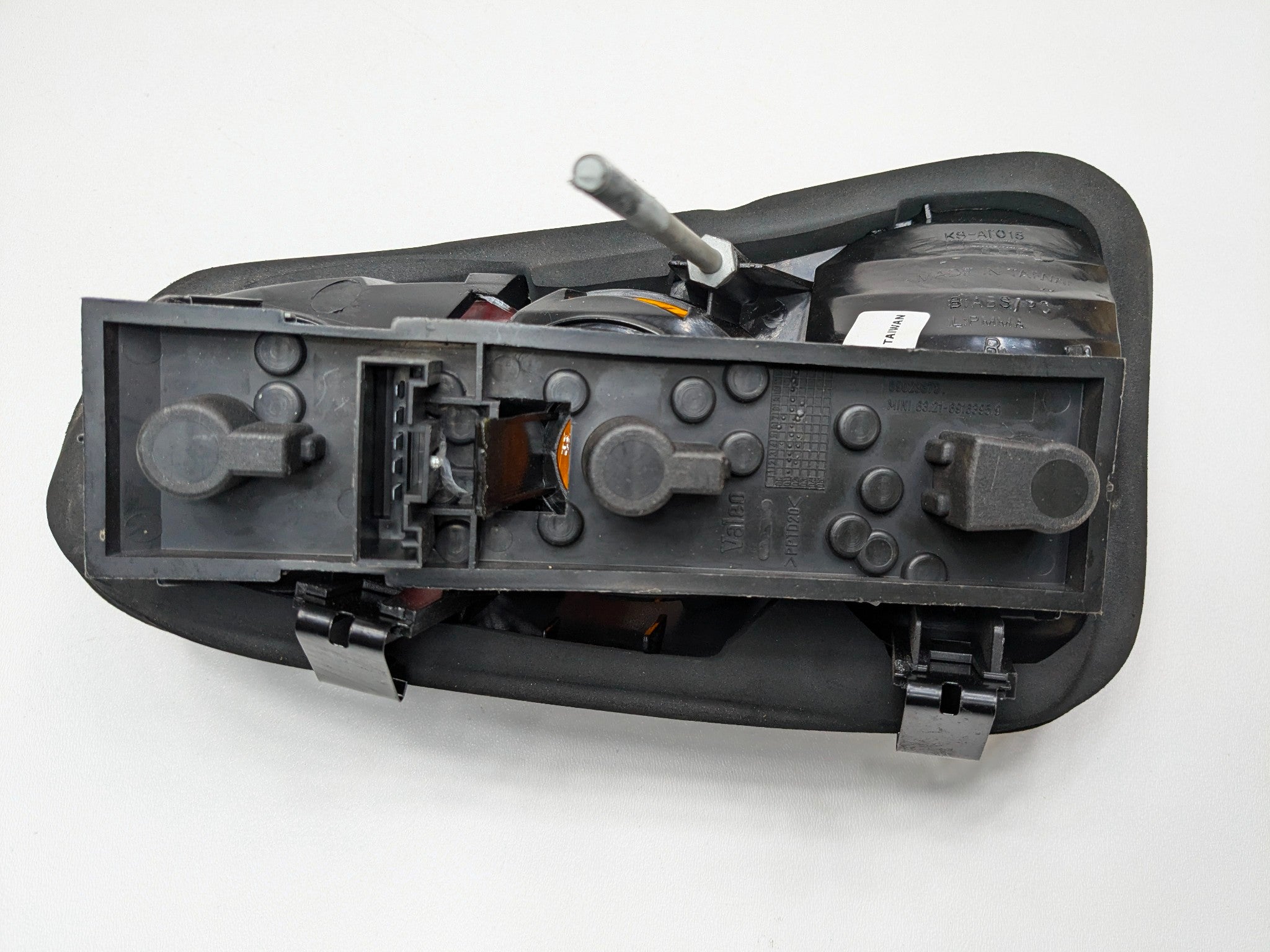 2002 - 2004 OEM MINI COOPER REAR RIGHT PASSENGER SIDE TAIL LIGHT LAMP ASSEMBLY