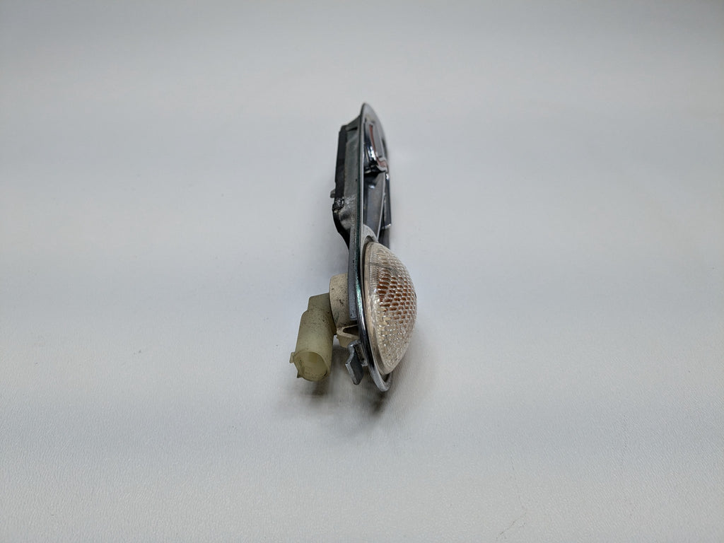 2002 - 2004 OEM MINI COOPER FRONT RIGHT SIDE FENDER MOUNTED TURN SIGNAL LIGHT