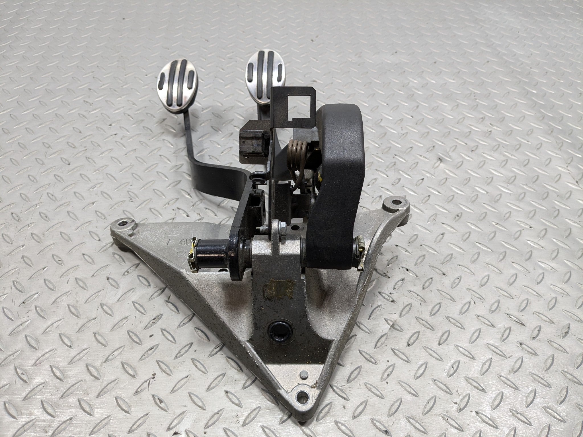 2002 - 2004 OEM MINI COOPER MANUAL TRANSMISSION CLUTCH AND BRAKE PEDAL ASSEMBLY