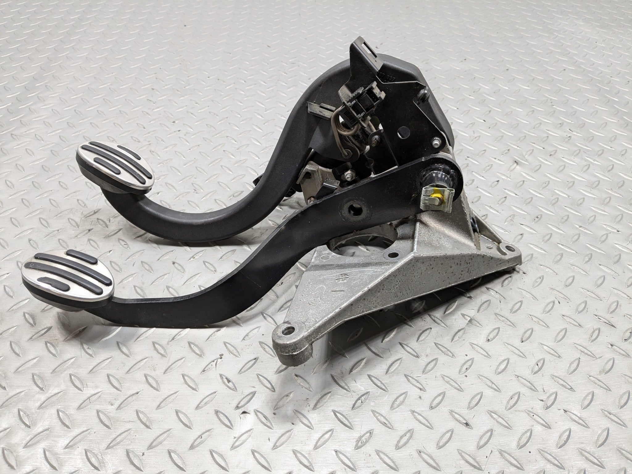 2002 - 2004 OEM MINI COOPER MANUAL TRANSMISSION CLUTCH AND BRAKE PEDAL ASSEMBLY