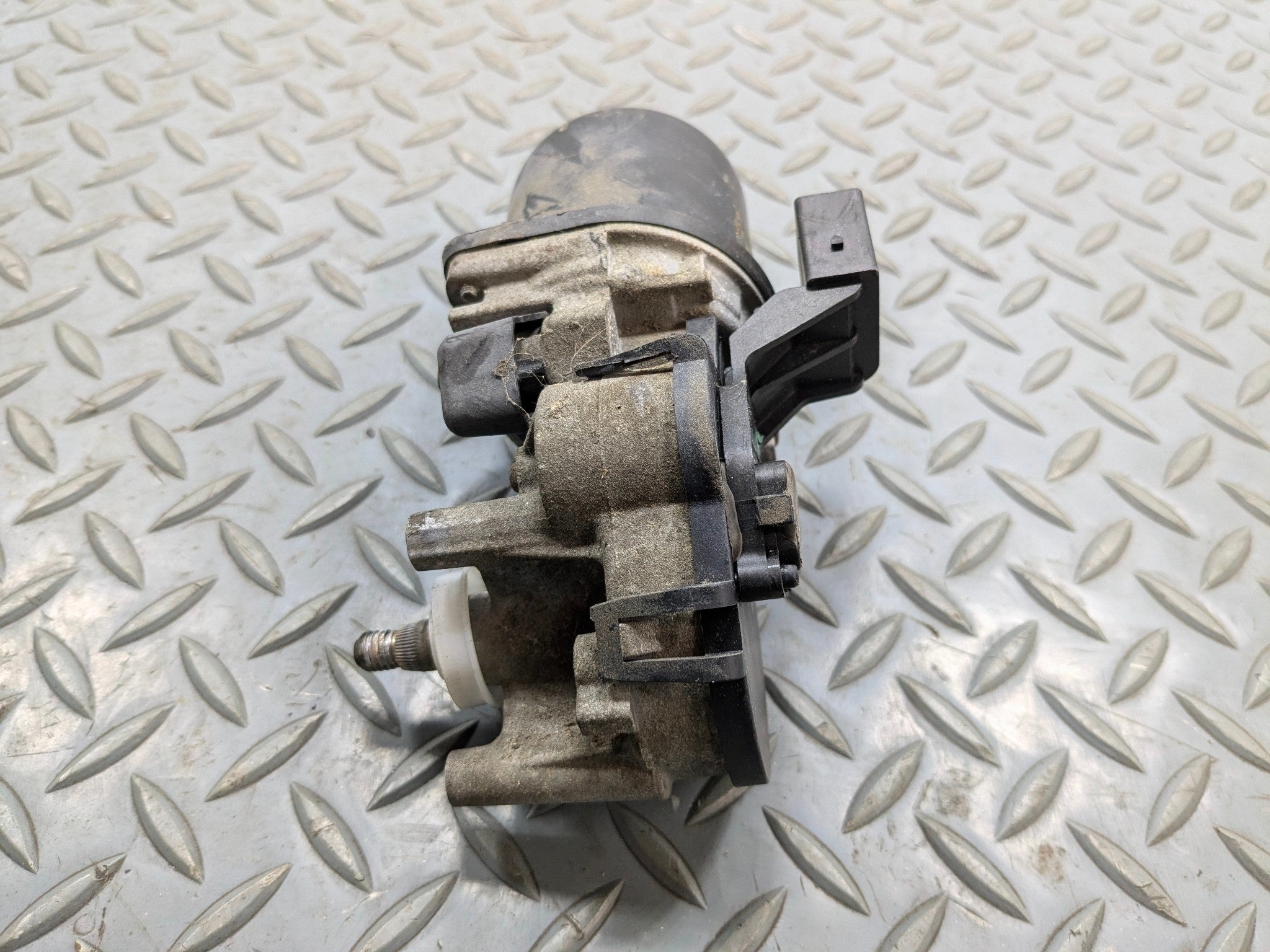 2002 - 2004 OEM MINI COOPER FRONT WINDSHIELD WIPER MOTOR
