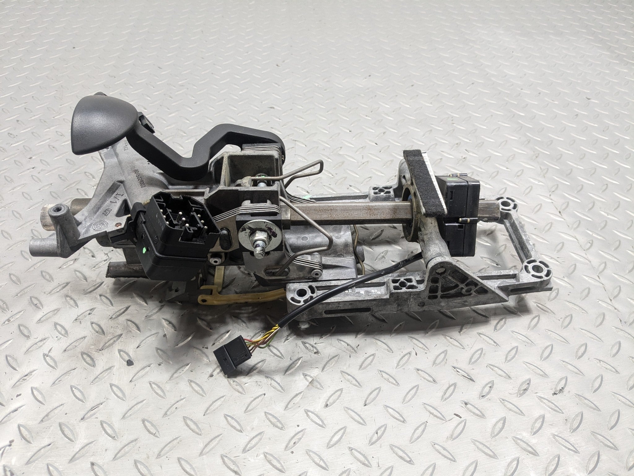 2002 - 2004 OEM MINI COOPER ADJUSTABLE MANUAL TRANSMISSION STEERING COLUMN