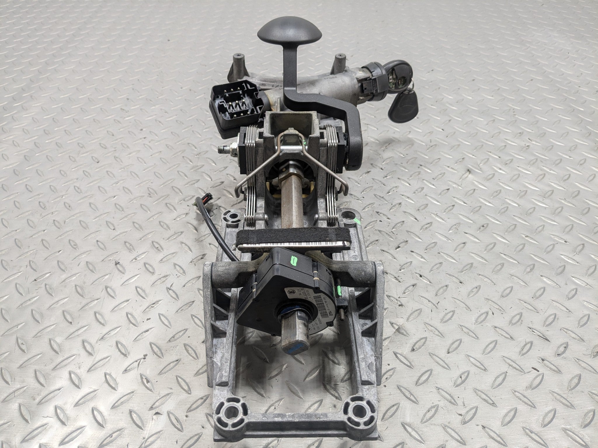 2002 - 2004 OEM MINI COOPER ADJUSTABLE MANUAL TRANSMISSION STEERING COLUMN