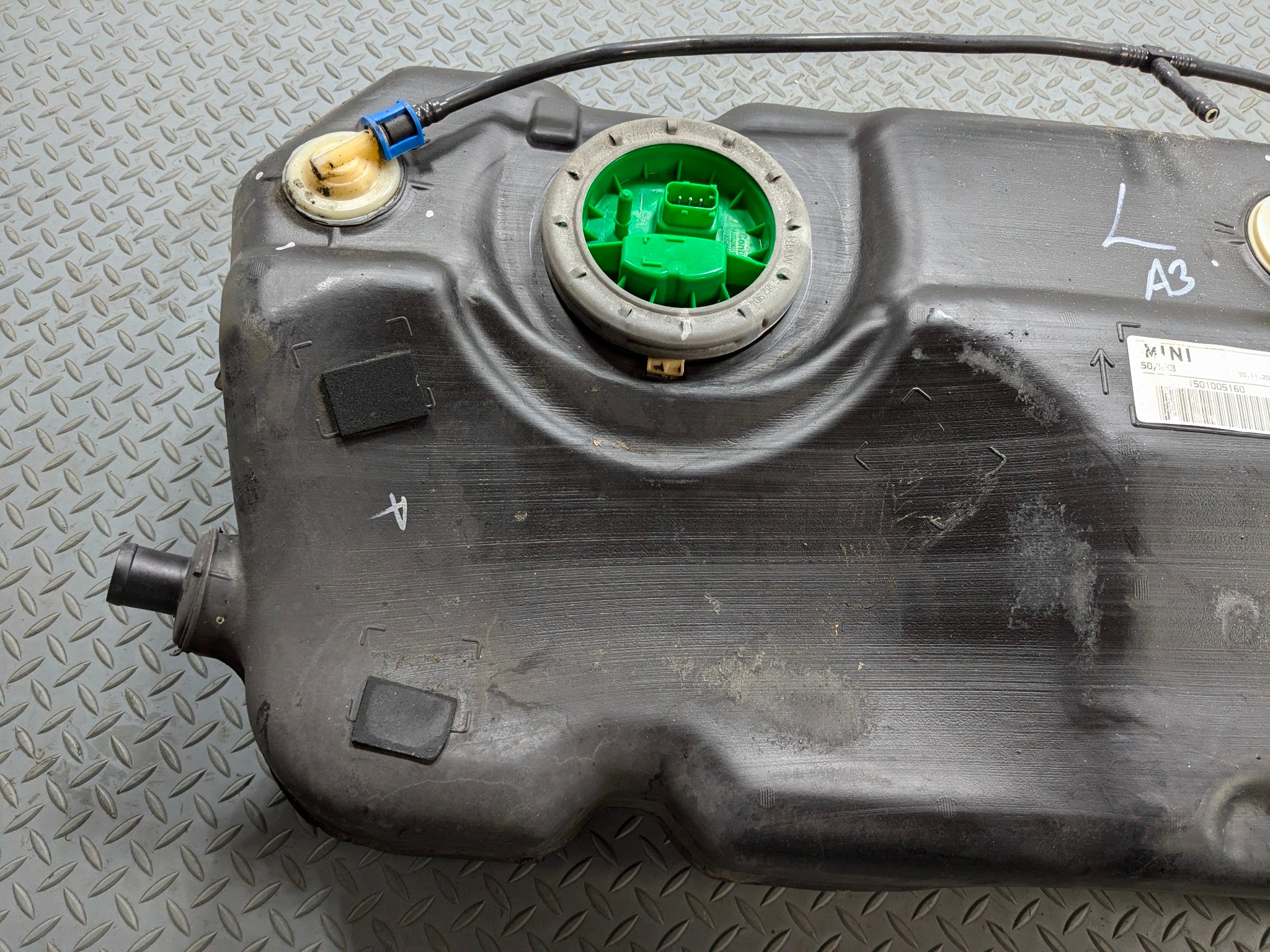 2002 - 2004 OEM MINI COOPER GAS FUEL TANK RESERVOIR ASSEMBLY