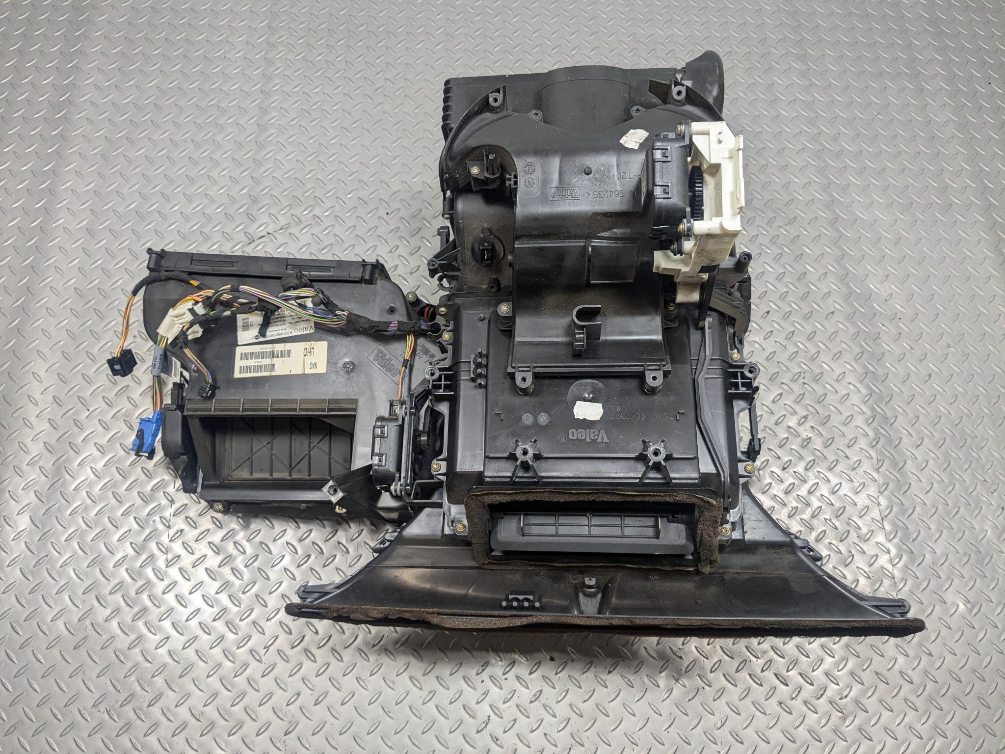 2002 - 2004 OEM MINI COOPER AIR CONDITIONING EVAPORATOR HEATER CORE HOUSING