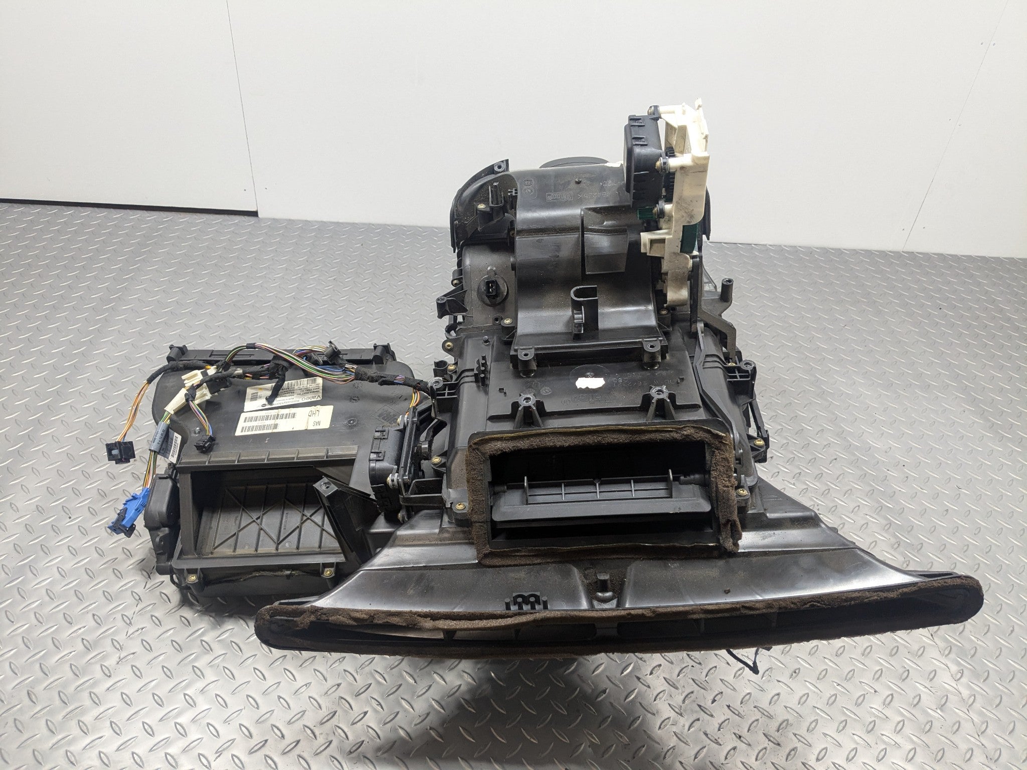 2002 - 2004 OEM MINI COOPER AIR CONDITIONING EVAPORATOR HEATER CORE HOUSING