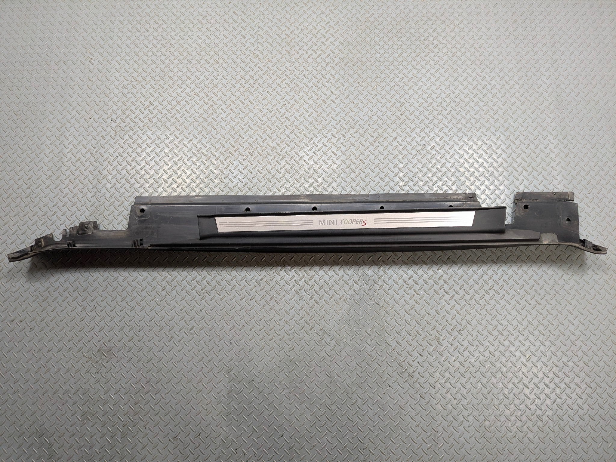 02 - 04 OEM MINI COOPER RIGHT PASSENGER SIDE ROCKER PANEL TRIM SKIRT MOULDING