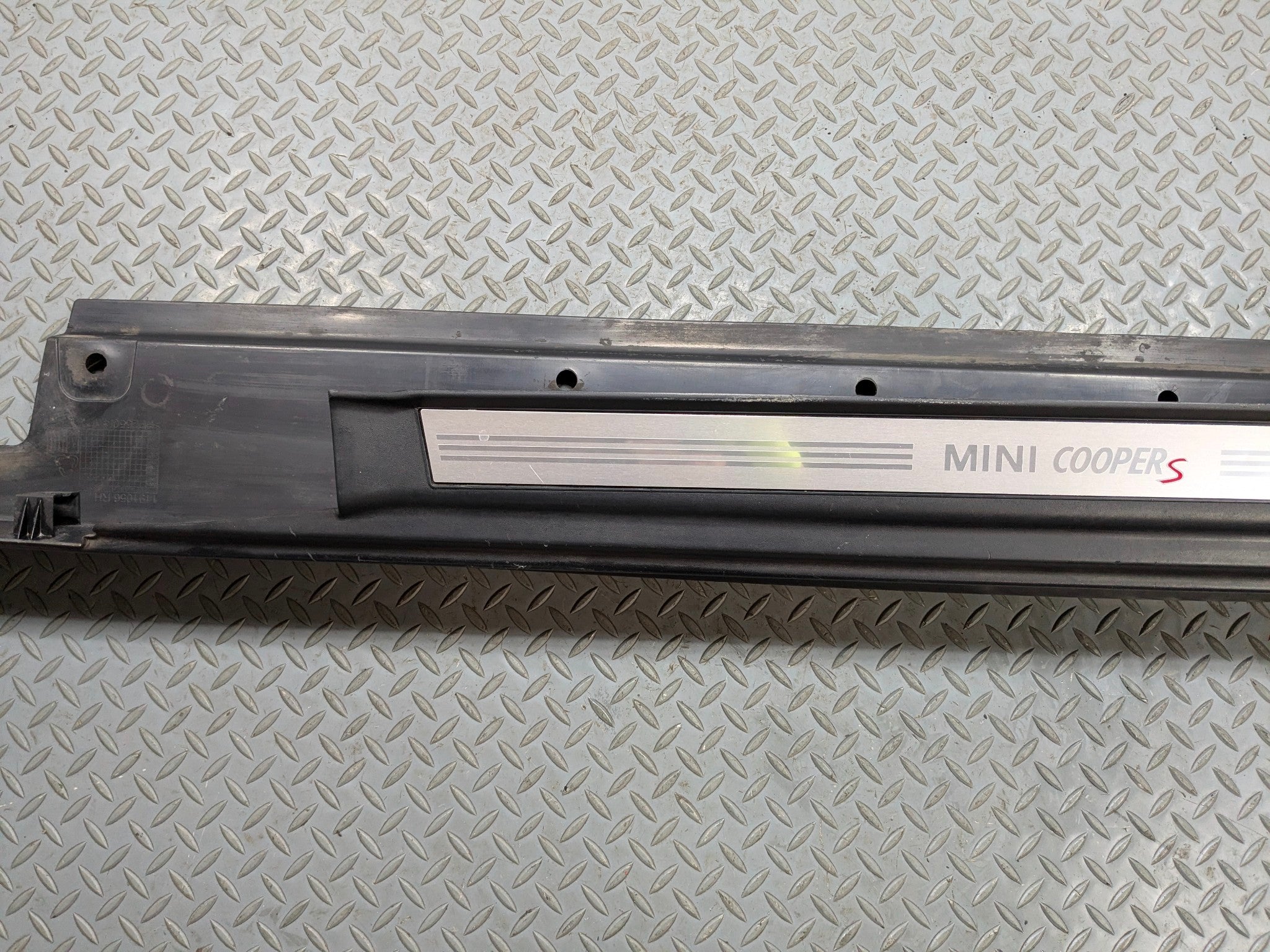 02 - 04 OEM MINI COOPER RIGHT PASSENGER SIDE ROCKER PANEL TRIM SKIRT MOULDING