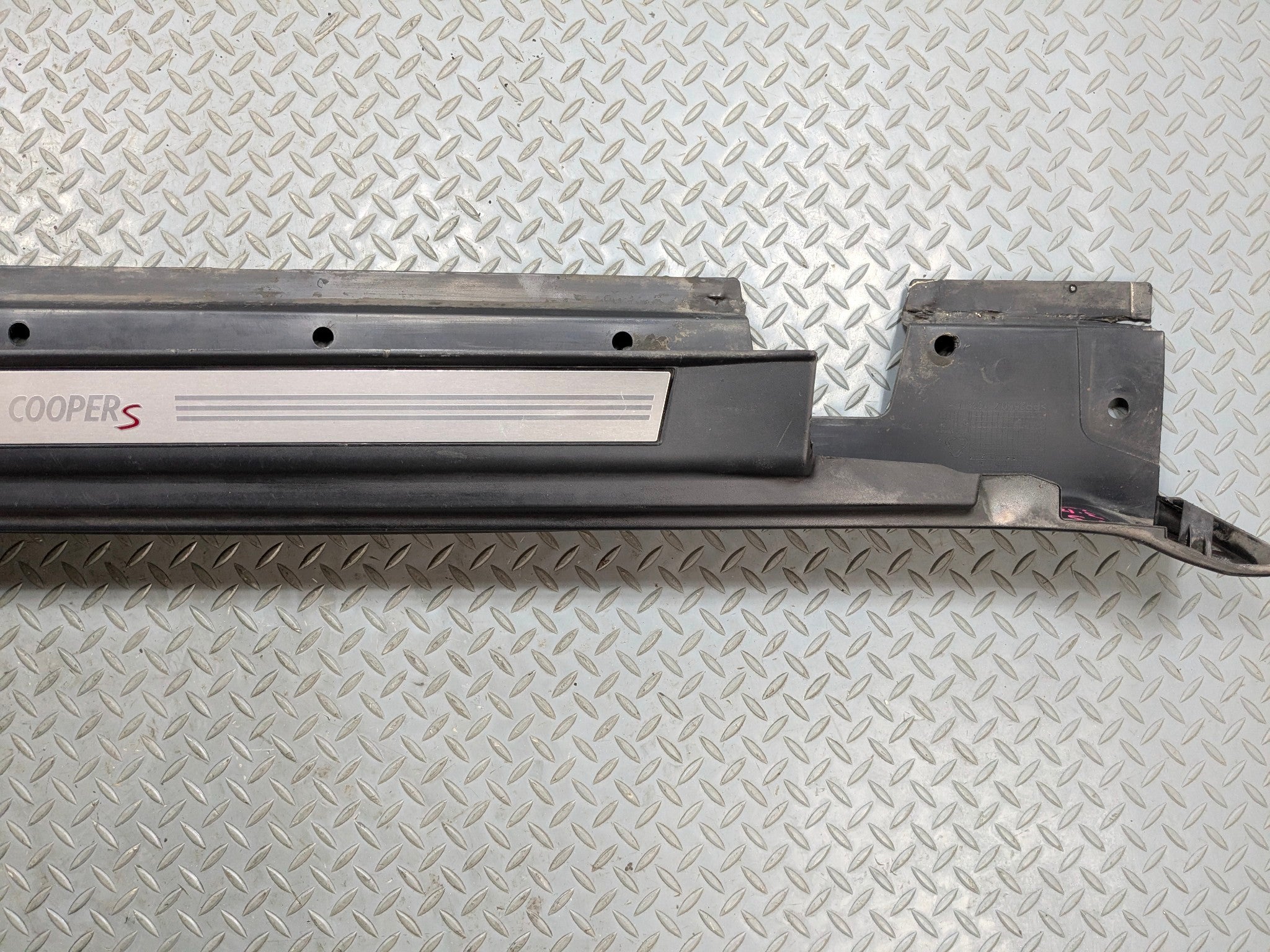 02 - 04 OEM MINI COOPER RIGHT PASSENGER SIDE ROCKER PANEL TRIM SKIRT MOULDING