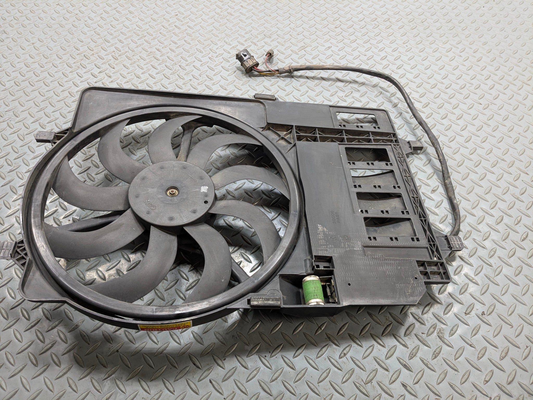 02 - 04 OEM MINI COOPER ELECTRIC RADIATOR COOLING FAN MOTOR ASSEMBLY THRU 2/03