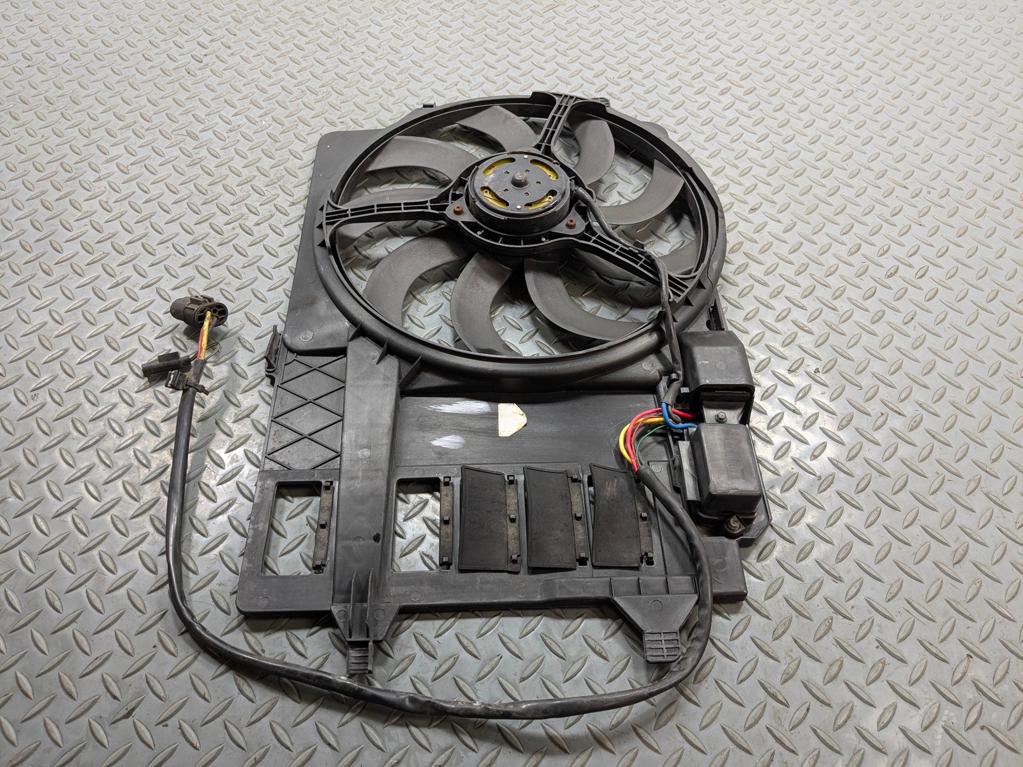 02 - 04 OEM MINI COOPER ELECTRIC RADIATOR COOLING FAN MOTOR ASSEMBLY THRU 2/03