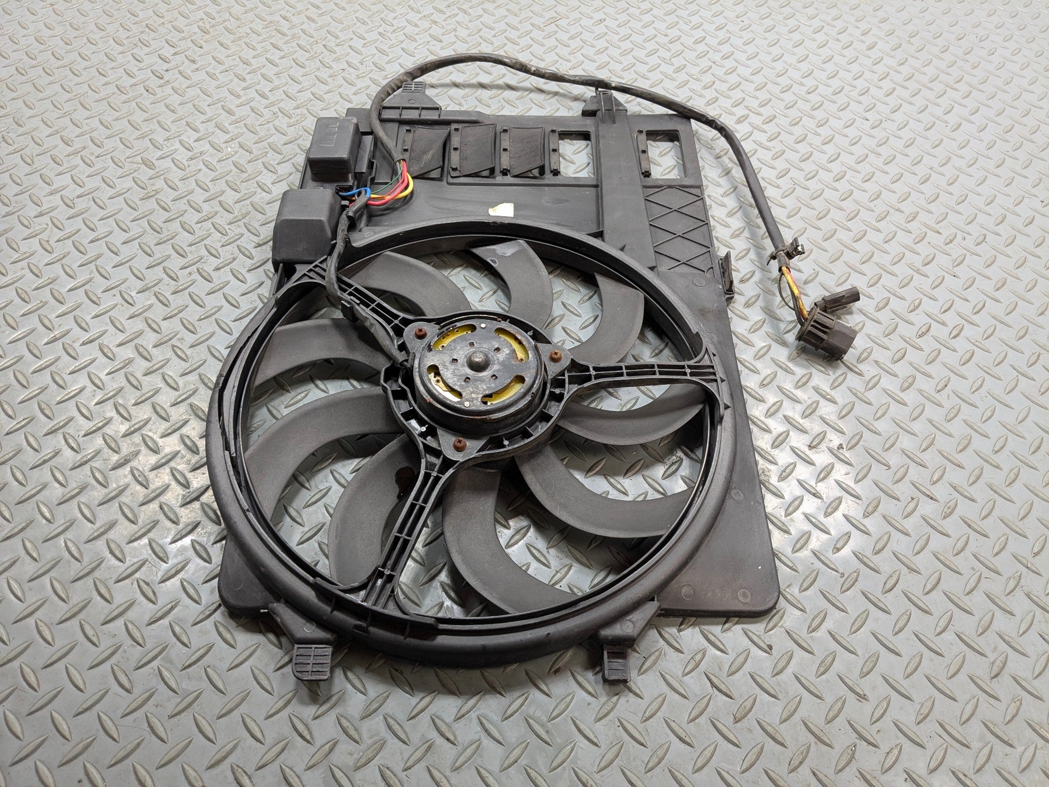 02 - 04 OEM MINI COOPER ELECTRIC RADIATOR COOLING FAN MOTOR ASSEMBLY THRU 2/03