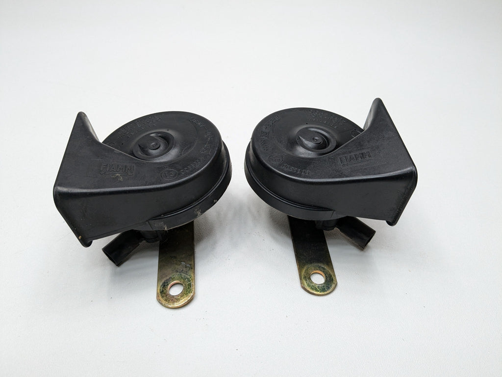 2002 - 2004 OEM MINI COOPER FRONT HIGH LOW TONE FREQUENCY PITCH SIGNAL HORN SET