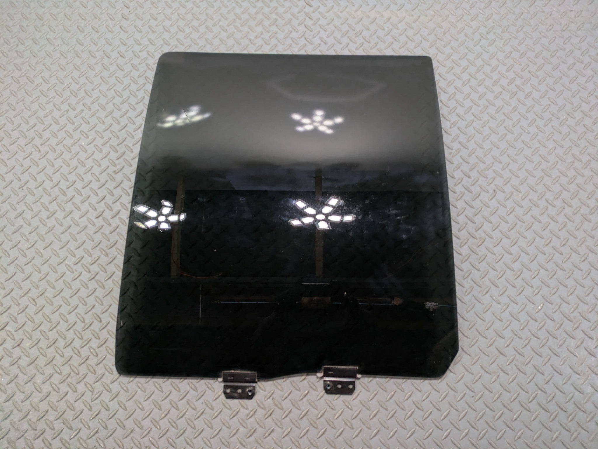03 - 06 OEM LINCOLN NAVIGATOR REAR LEFT SIDE DOOR WINDOW GLASS WITH PRIVACY TINT