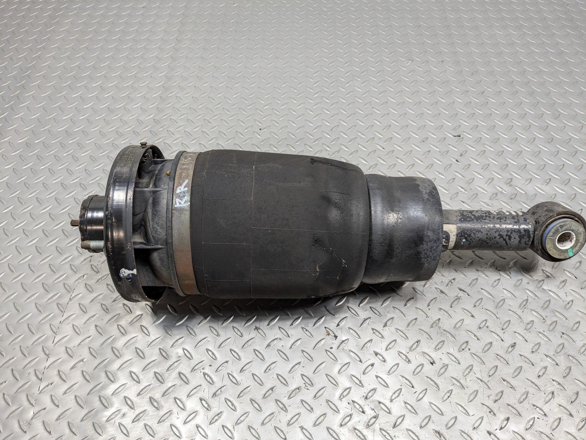 03 - 06 OEM LINCOLN NAVIGATOR REAR RIGHT SIDE ADJUSTABLE AIR SUSPENSION STRUT