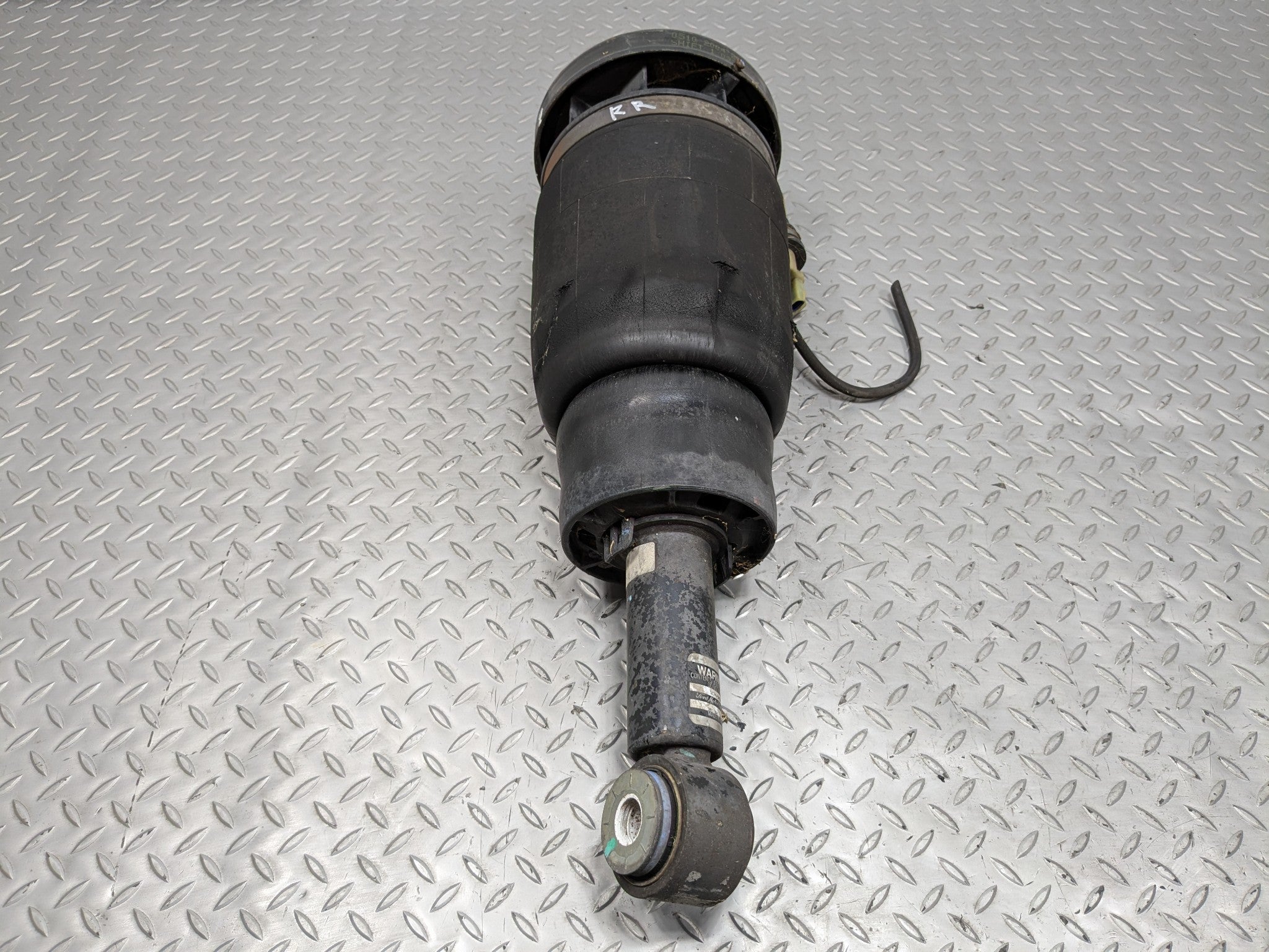 03 - 06 OEM LINCOLN NAVIGATOR REAR RIGHT SIDE ADJUSTABLE AIR SUSPENSION STRUT