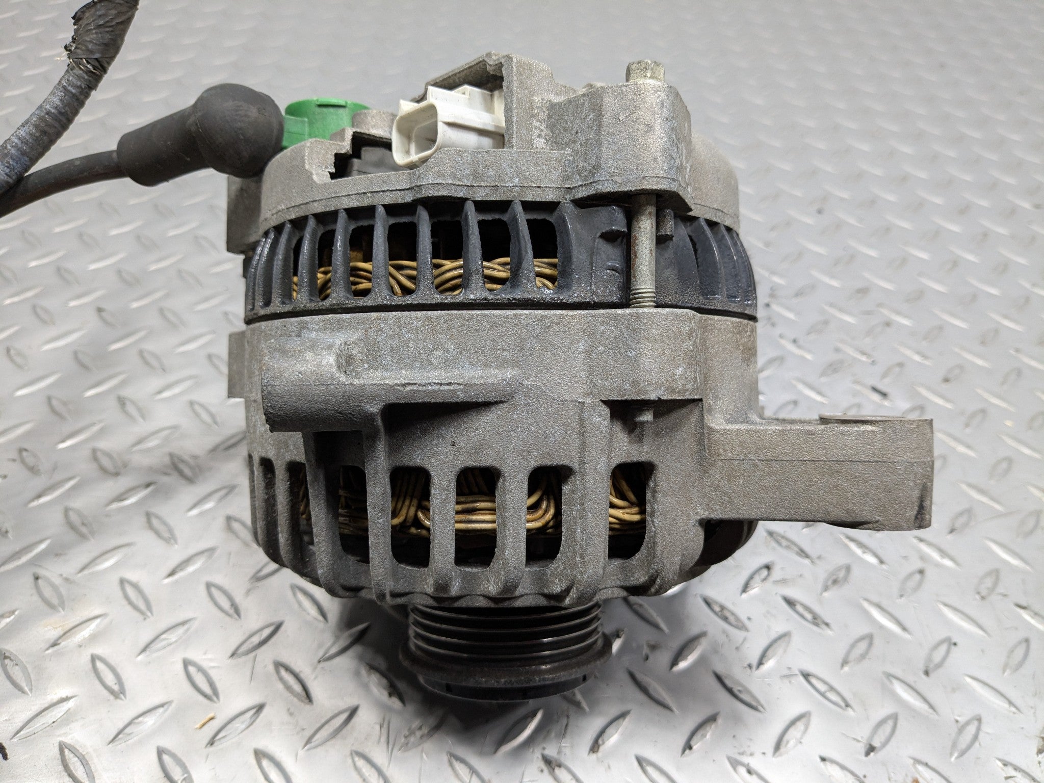 03 - 06 OEM LINCOLN NAVIGATOR POWER GENERATOR ENGINE MOTOR ALTERNATOR ASSEMBLY