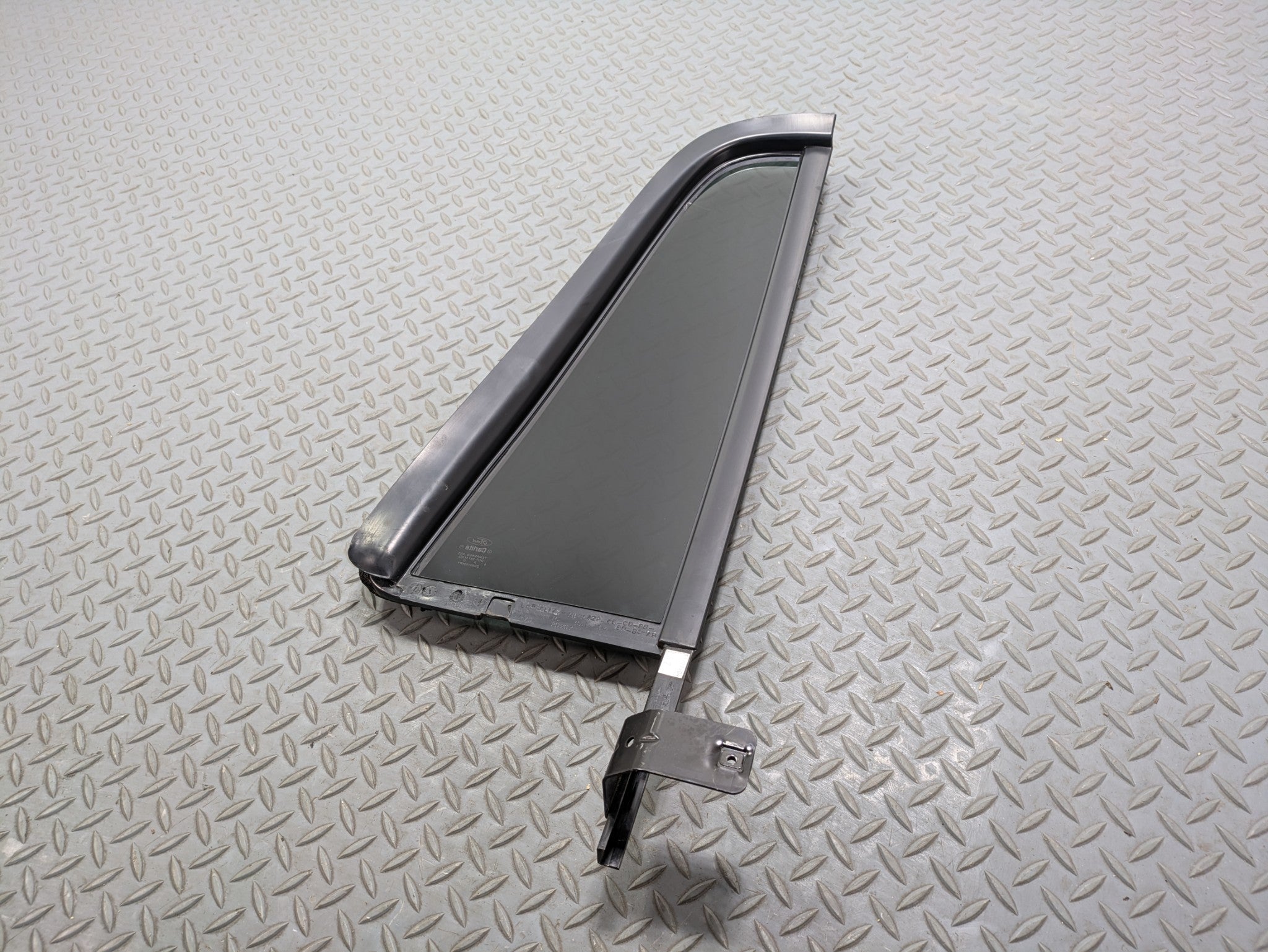 03 - 06 OEM LINCOLN NAVIGATOR REAR LEFT SIDE WINDOW VENT GLASS WITH PRIVACY TINT