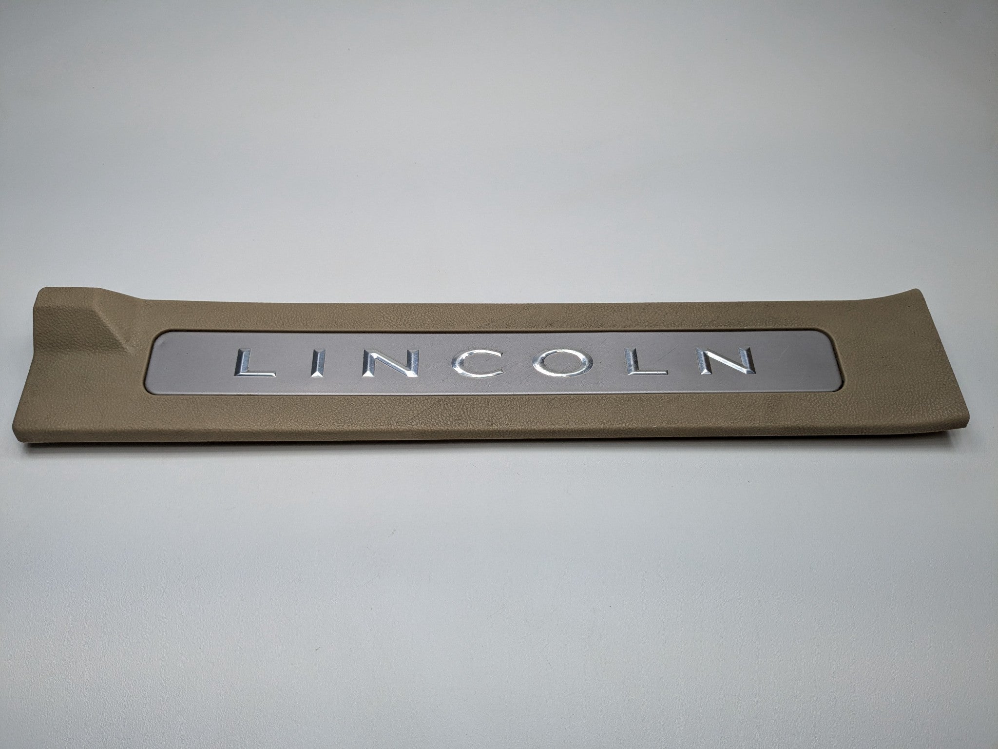 03 - 06 OEM LINCOLN NAVIGATOR FRONT RIGHT PASSENGER SIDE DOOR SILL SCUFF PLATE
