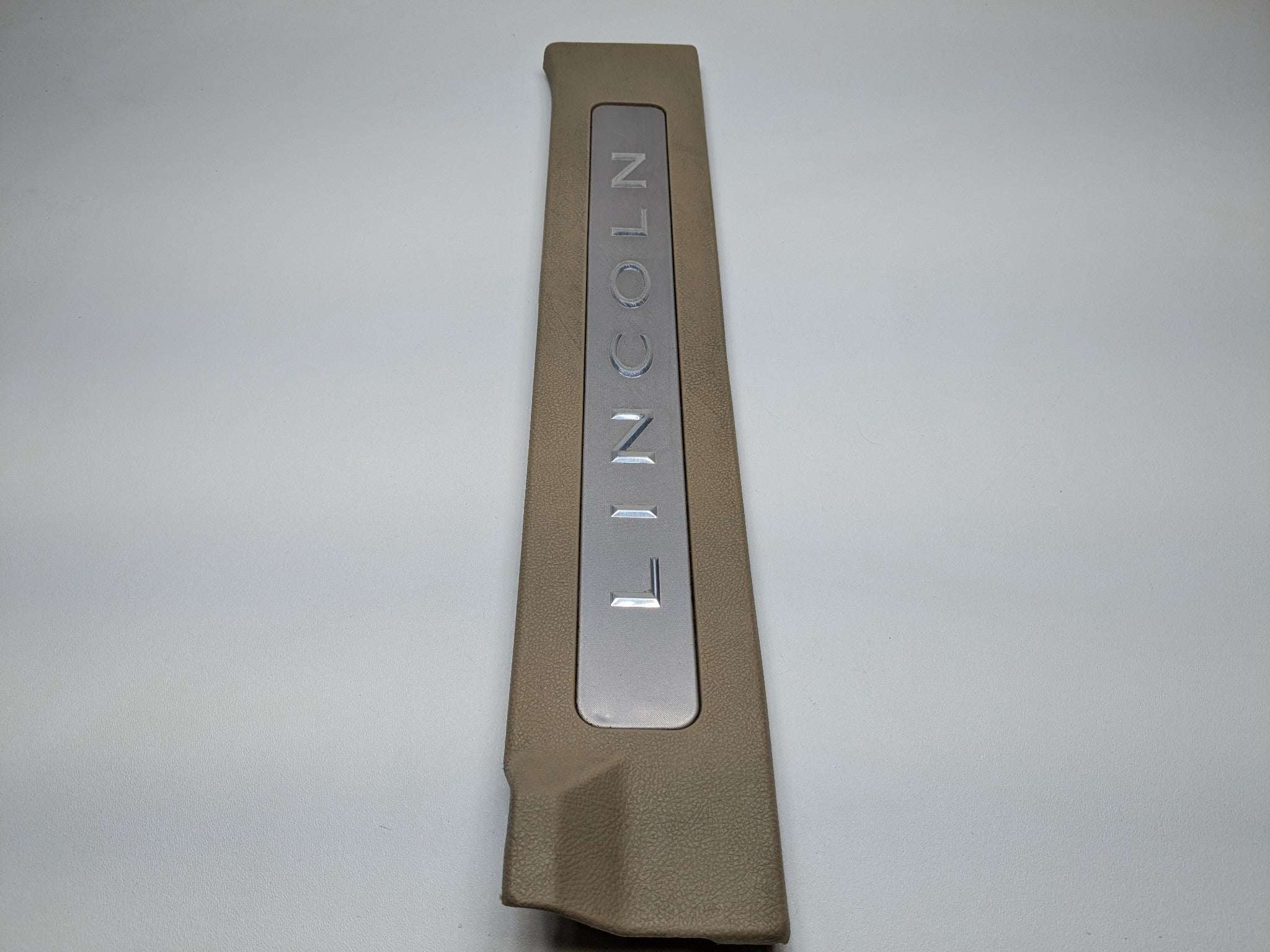 03 - 06 OEM LINCOLN NAVIGATOR FRONT RIGHT PASSENGER SIDE DOOR SILL SCUFF PLATE