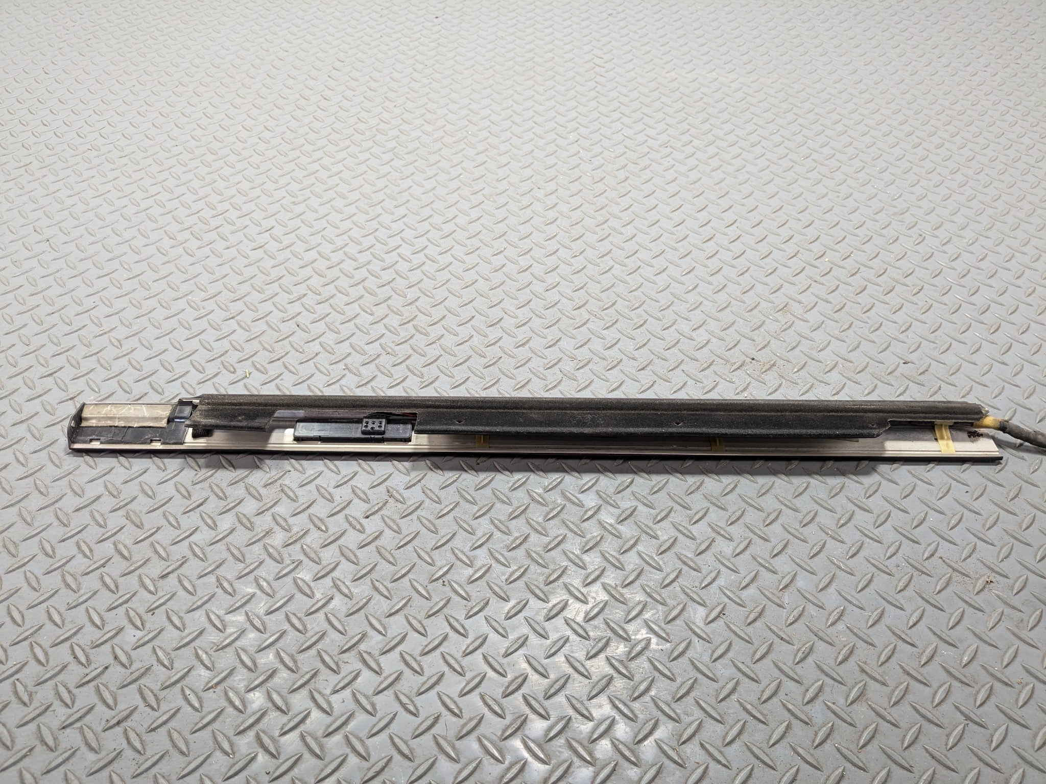 03 - 06 OEM LINCOLN NAVIGATOR FRONT LEFT DRIVER SIDE DOOR KEYLESS ENTRY PAD TRIM