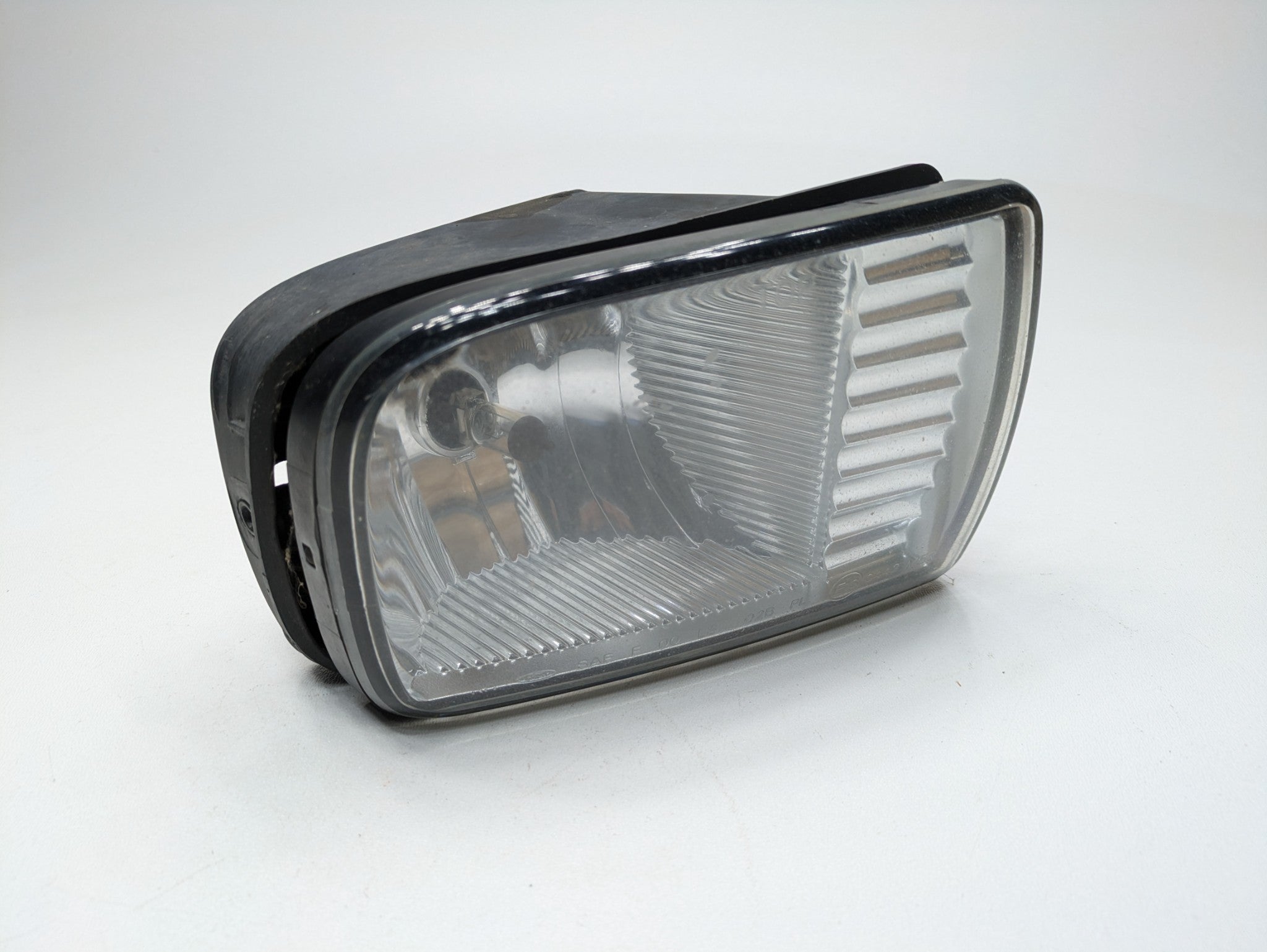 03 - 06 OEM LINCOLN NAVIGATOR FRONT RIGHT PASSENGER SIDE BUMPER MOUNT FOG LIGHT