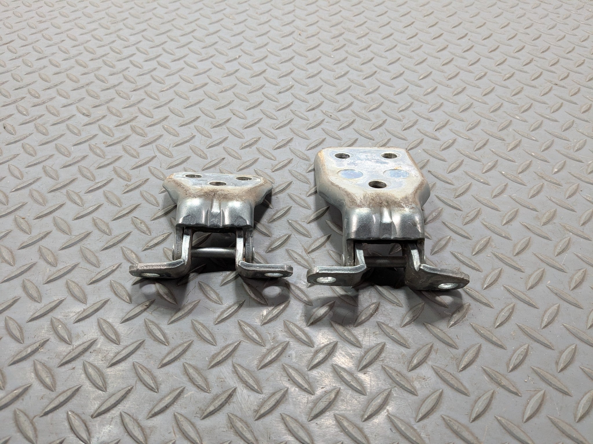 03 - 06 OEM LINCOLN NAVIGATOR FRONT RIGHT PASSENGER SIDE UPPER LOWER DOOR HINGES