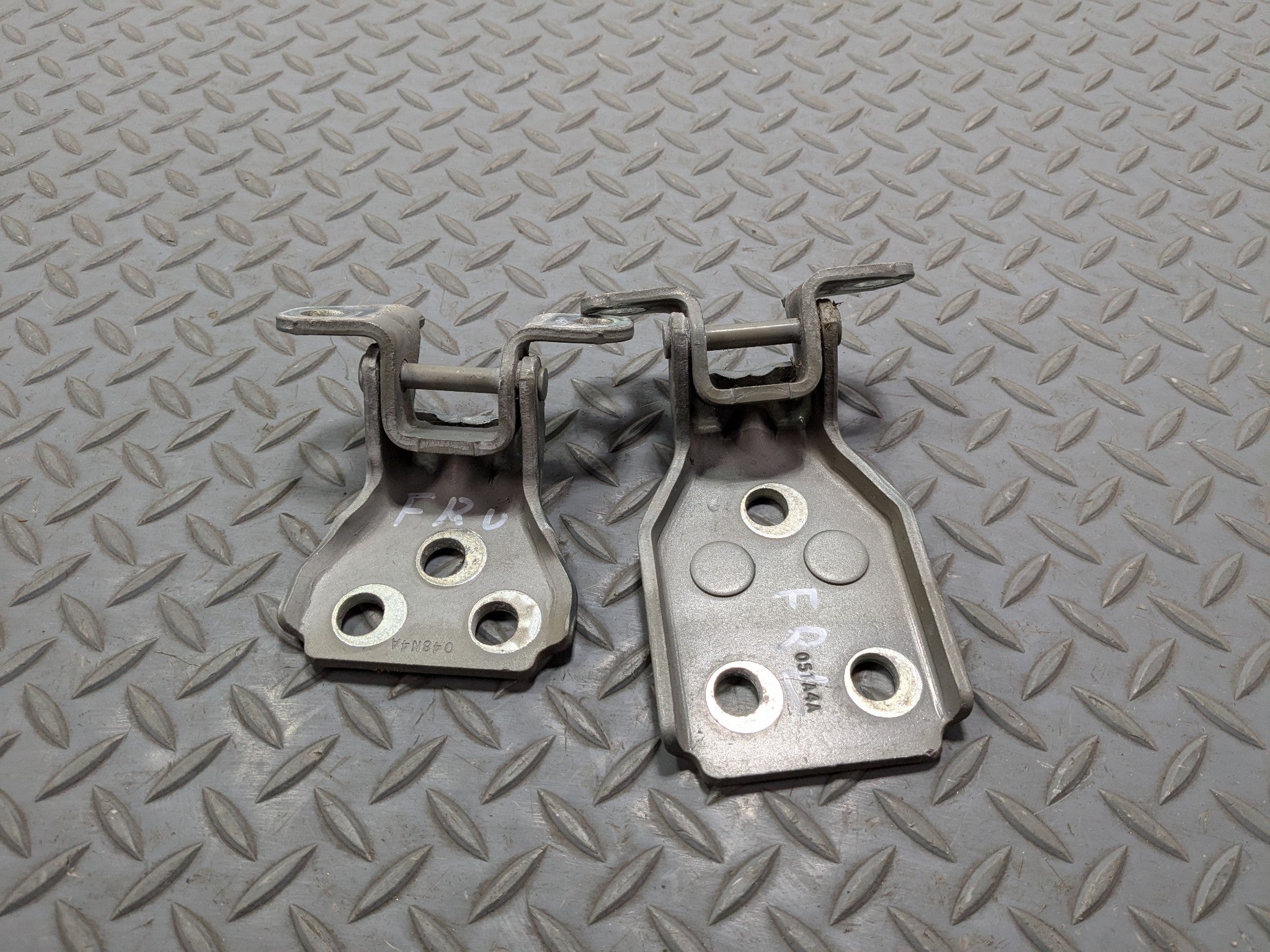 03 - 06 OEM LINCOLN NAVIGATOR FRONT RIGHT PASSENGER SIDE UPPER LOWER DOOR HINGES