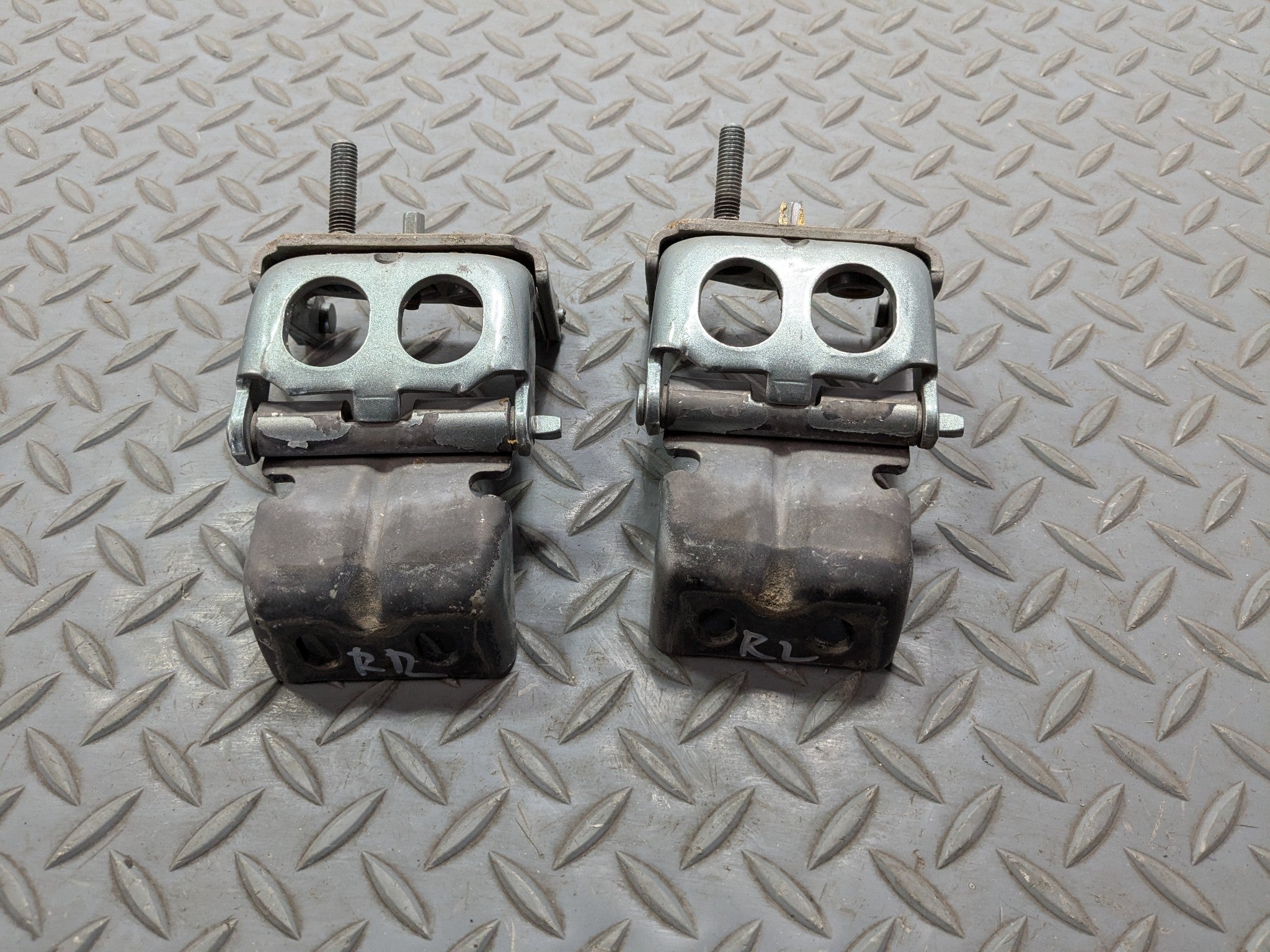 03 - 06 OEM LINCOLN NAVIGATOR REAR LEFT AND RIGHT SIDE TRUNK LID GATE HINGES SET