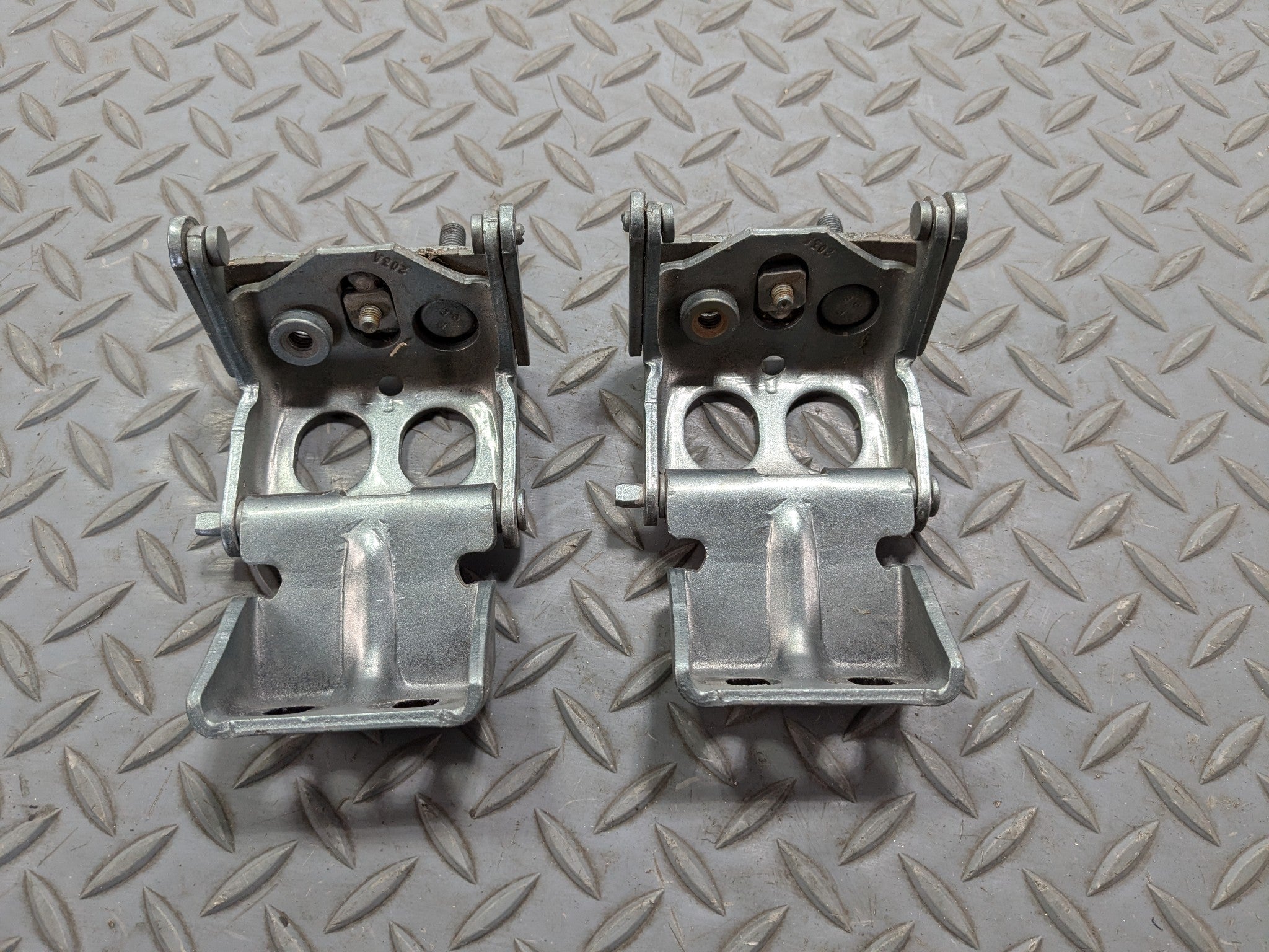 03 - 06 OEM LINCOLN NAVIGATOR REAR LEFT AND RIGHT SIDE TRUNK LID GATE HINGES SET