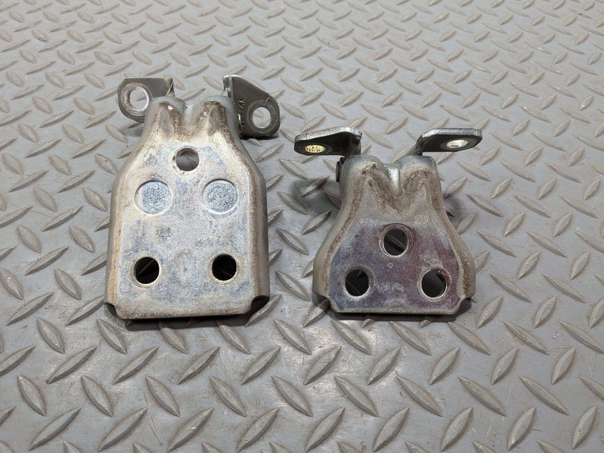 03 - 06 OEM LINCOLN NAVIGATOR FRONT LEFT DRIVER SIDE UPPER LOWER DOOR HINGE SET