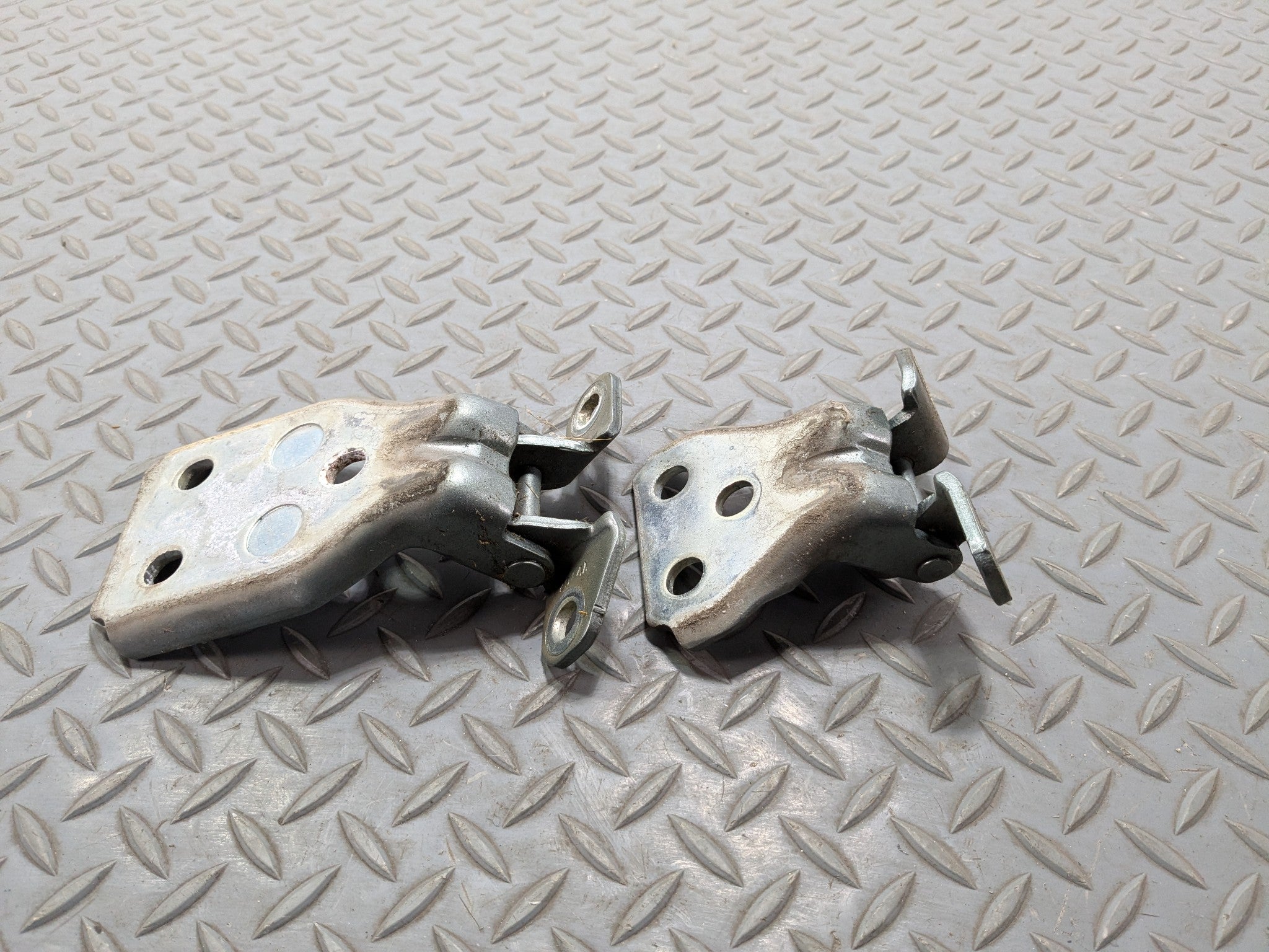 03 - 06 OEM LINCOLN NAVIGATOR FRONT LEFT DRIVER SIDE UPPER LOWER DOOR HINGE SET