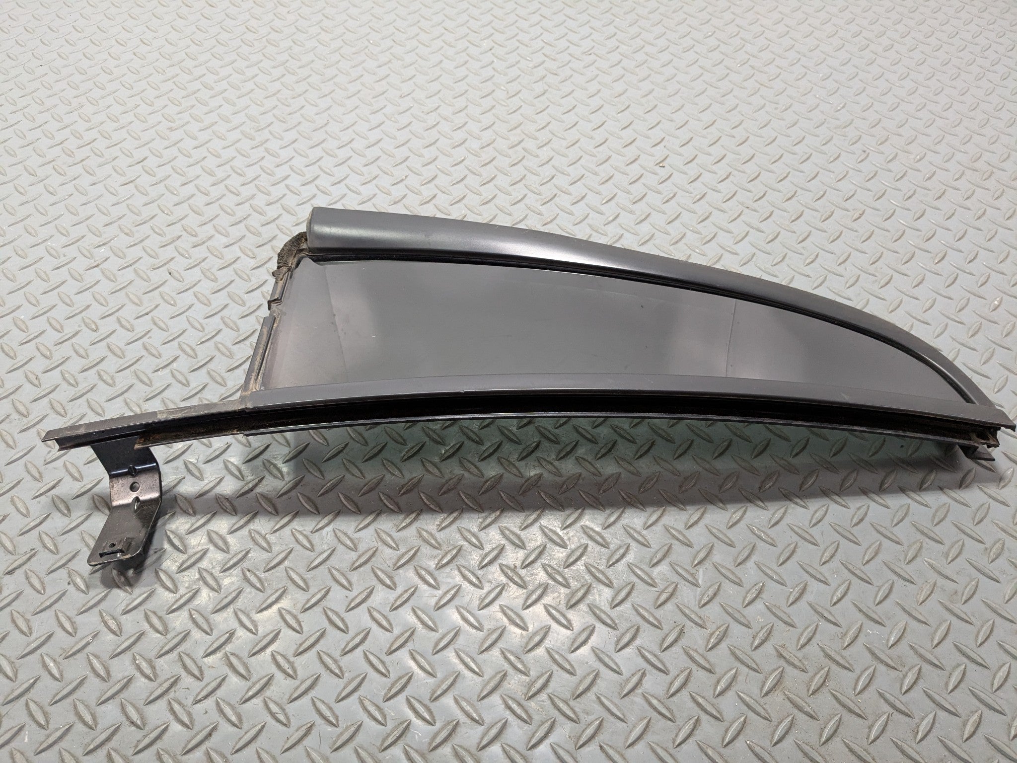 03-06 OEM LINCOLN NAVIGATOR REAR RIGHT SIDE WINDOW VENT GLASS WITH PRIVACY TINT
