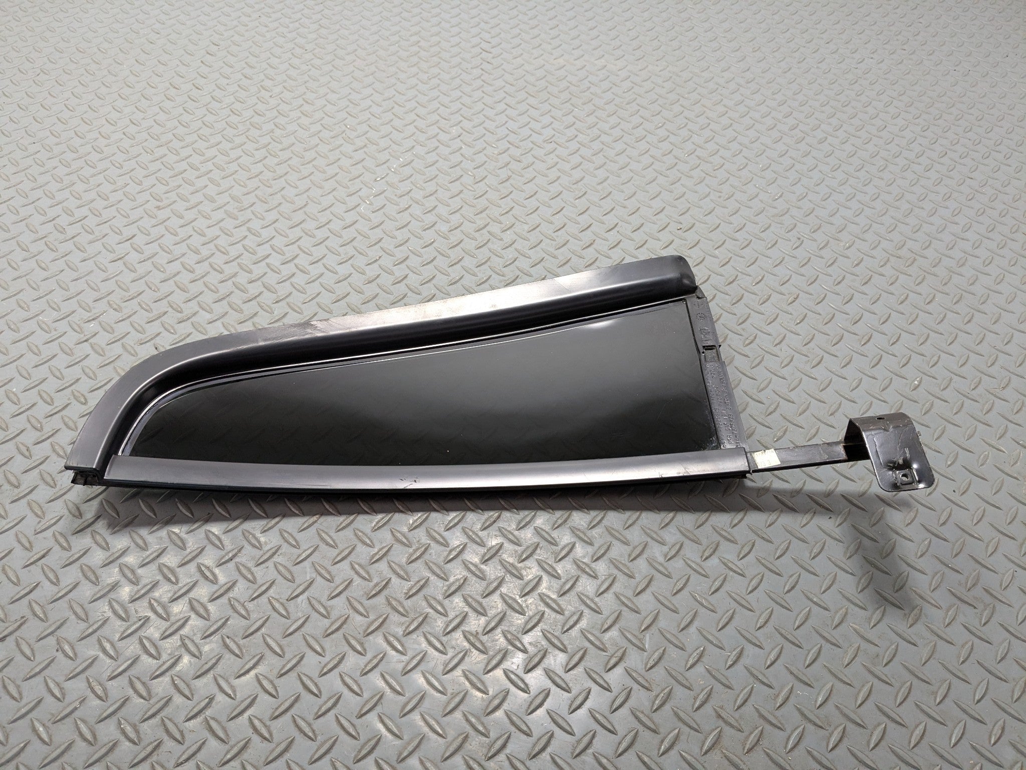 03-06 OEM LINCOLN NAVIGATOR REAR RIGHT SIDE WINDOW VENT GLASS WITH PRIVACY TINT