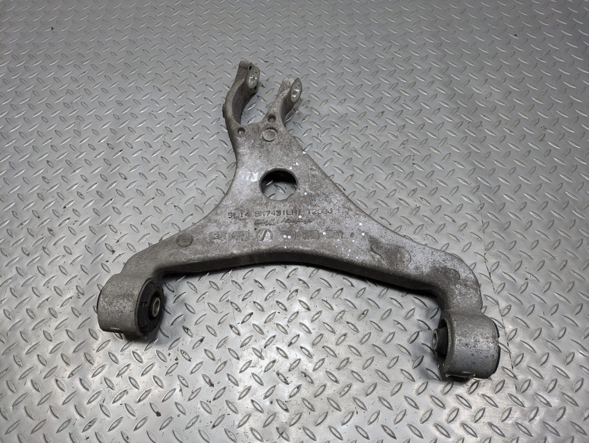 03 - 06 OEM LINCOLN NAVIGATOR REAR LEFT DRIVER SIDE SUSPENSION UPPER CONTROL ARM