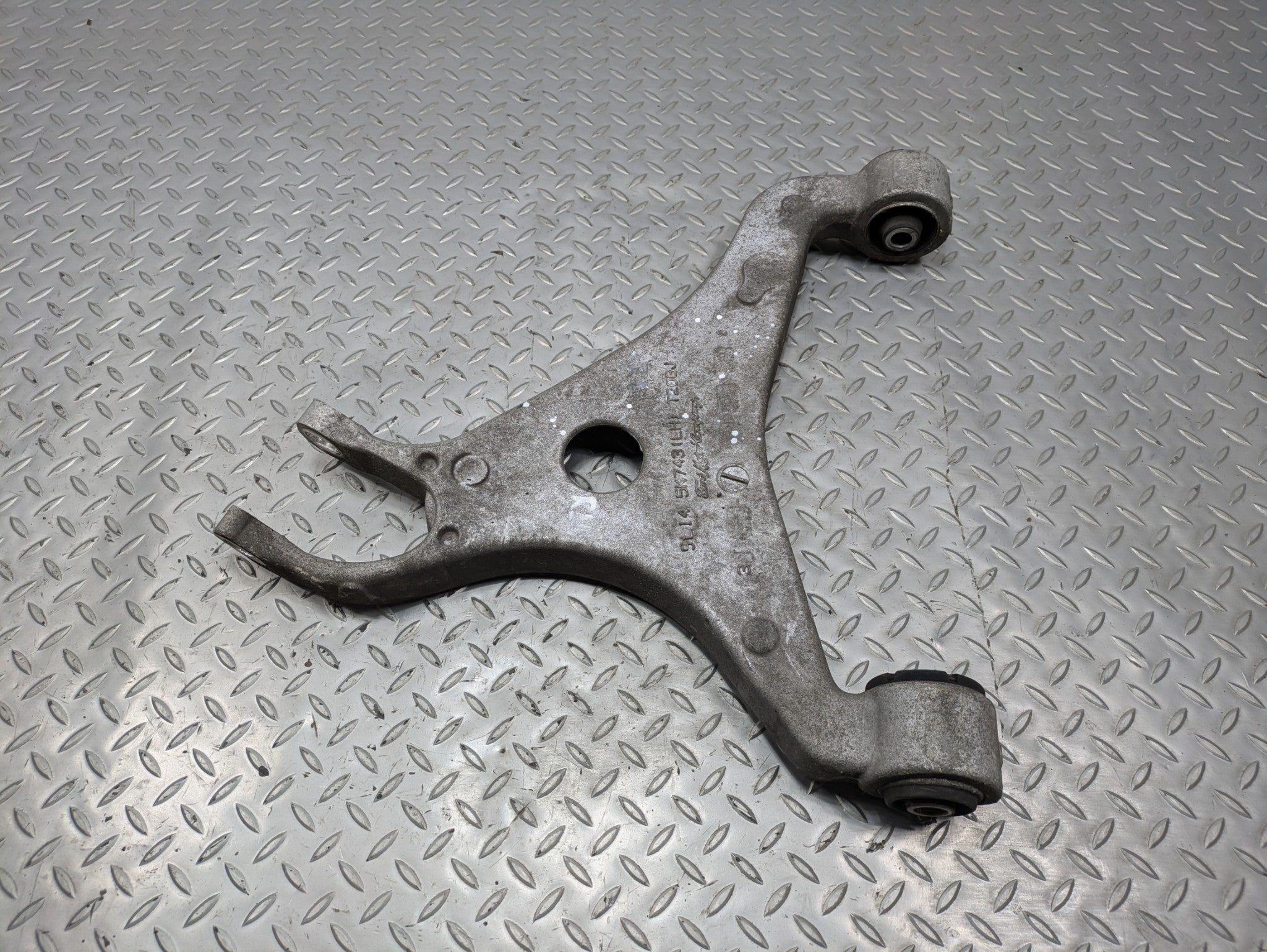 03 - 06 OEM LINCOLN NAVIGATOR REAR LEFT DRIVER SIDE SUSPENSION UPPER CONTROL ARM