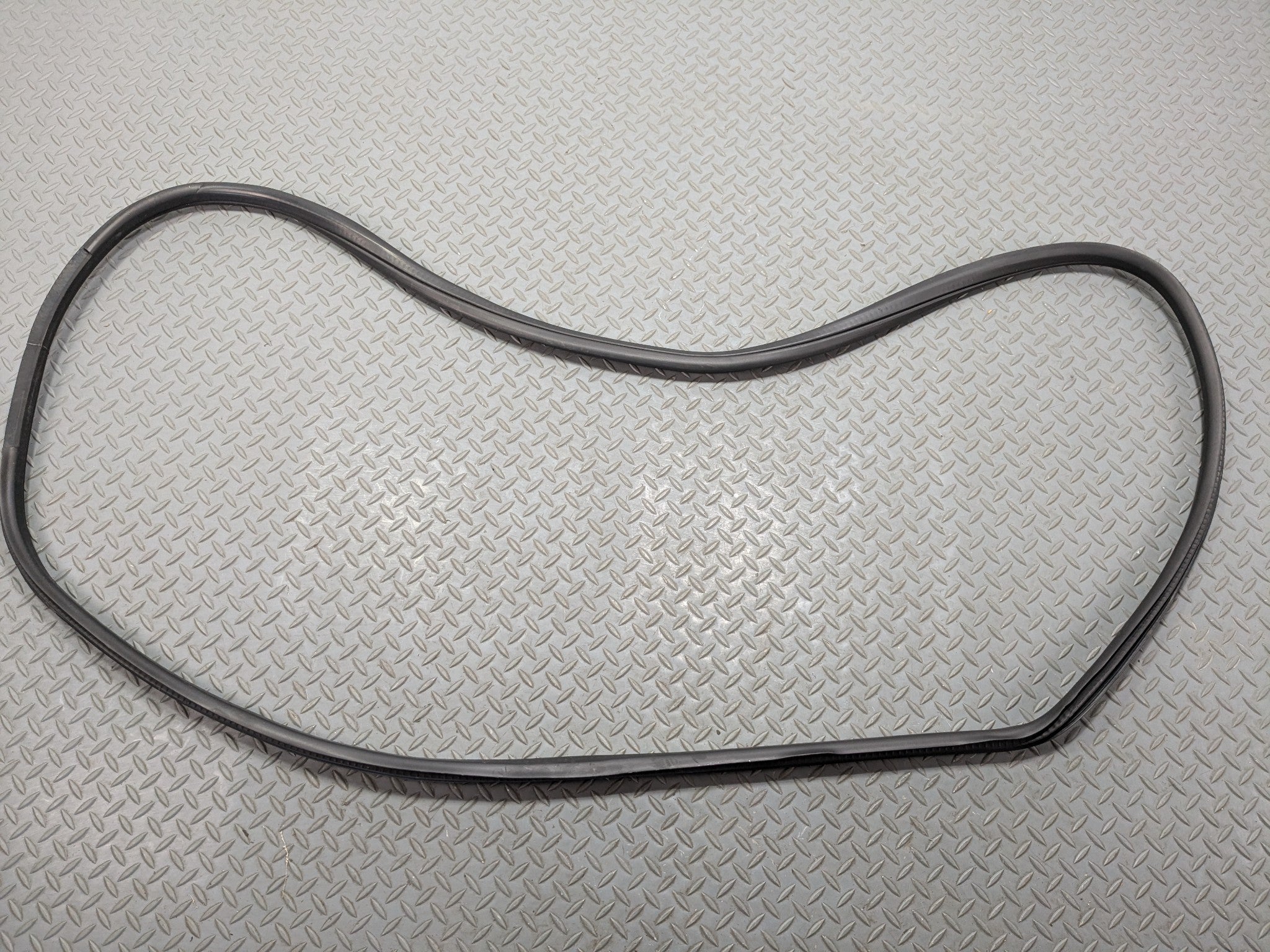 03 - 06 OEM LINCOLN NAVIGATOR REAR LEFT SIDE DOOR SEAL WEATHER STRIPPING RUBBER