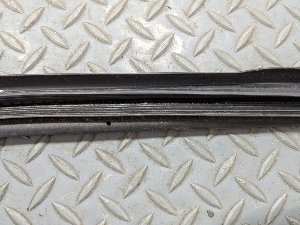 03 - 06 OEM LINCOLN NAVIGATOR REAR LEFT SIDE DOOR SEAL WEATHER STRIPPING RUBBER