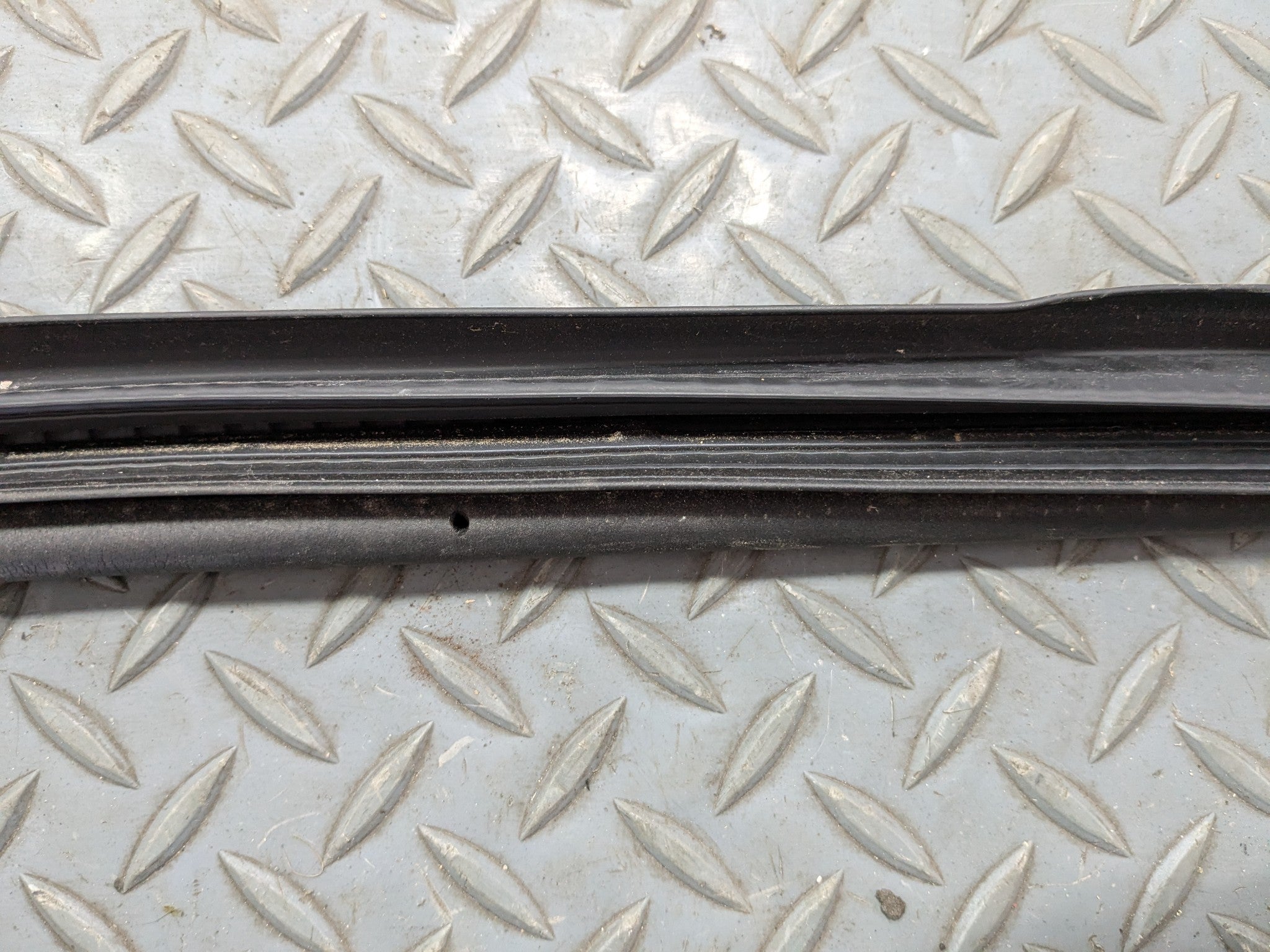03 - 06 OEM LINCOLN NAVIGATOR REAR LEFT SIDE DOOR SEAL WEATHER STRIPPING RUBBER