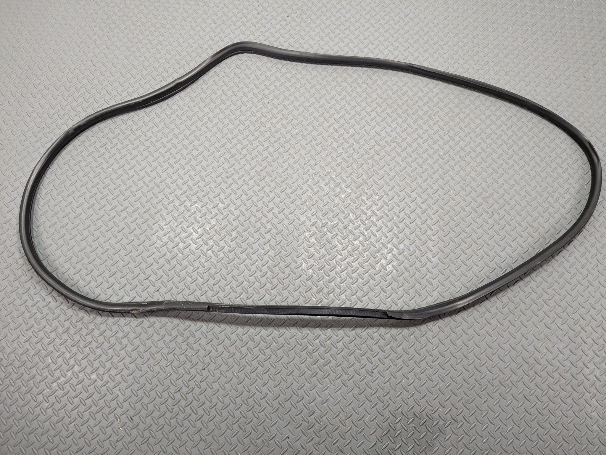 03 - 06 OEM LINCOLN NAVIGATOR FRONT LEFT SIDE DOOR SEAL WEATHER STRIPPING RUBBER