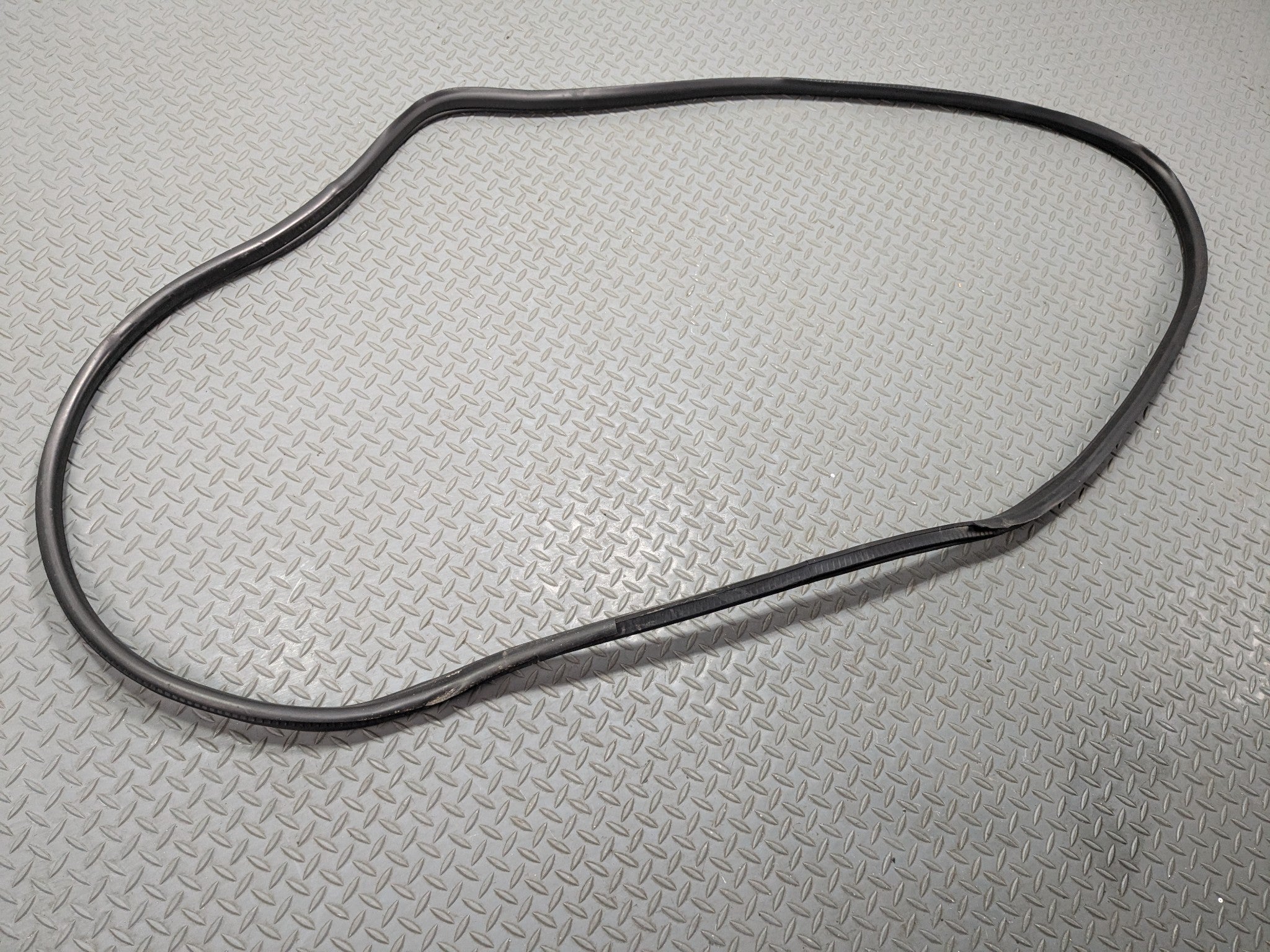 03 - 06 OEM LINCOLN NAVIGATOR FRONT LEFT SIDE DOOR SEAL WEATHER STRIPPING RUBBER