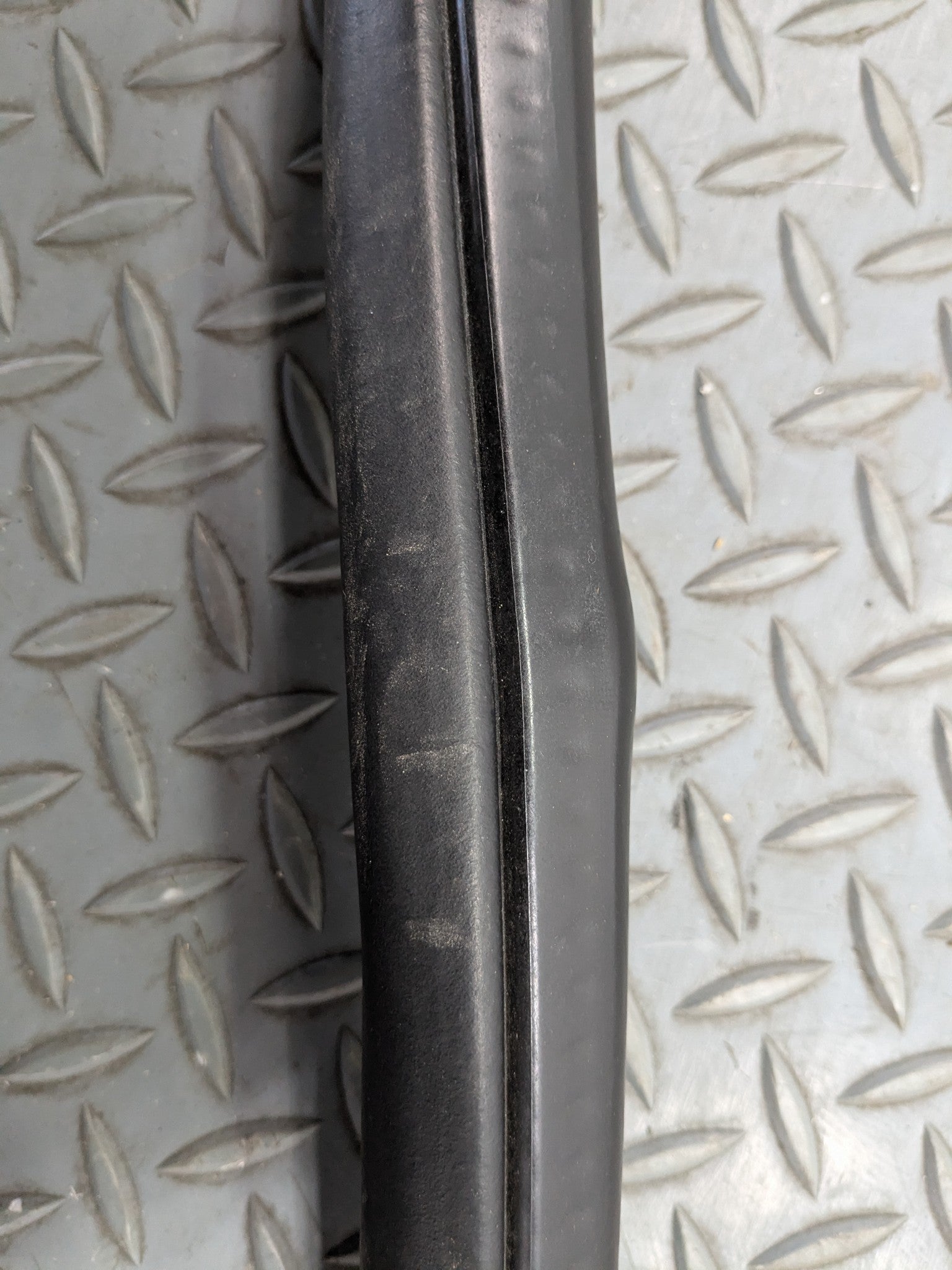 03 - 06 OEM LINCOLN NAVIGATOR FRONT LEFT SIDE DOOR SEAL WEATHER STRIPPING RUBBER