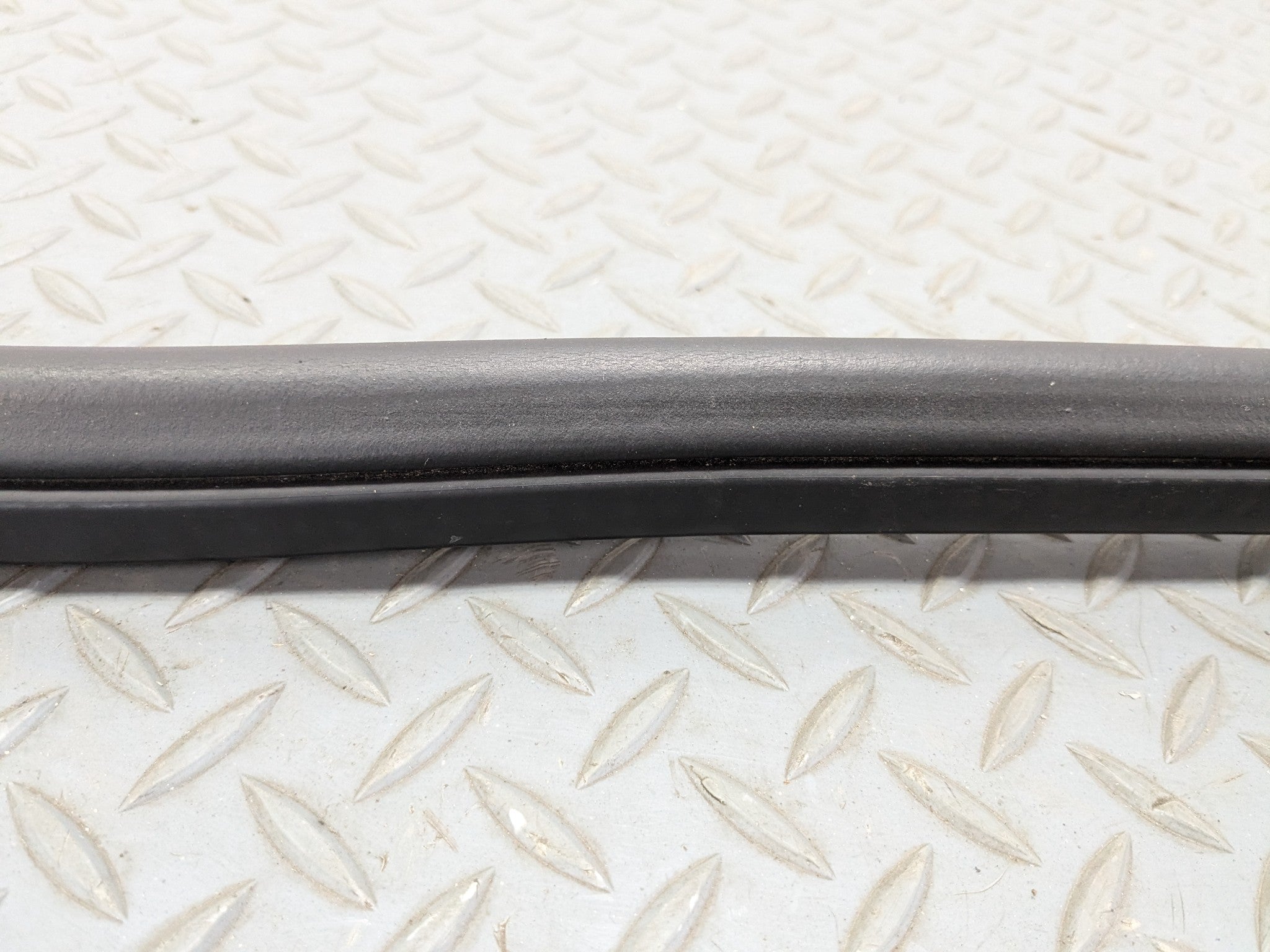 03 - 06 OEM LINCOLN NAVIGATOR REAR RIGHT SIDE DOOR SEAL WEATHER STRIPPING RUBBER