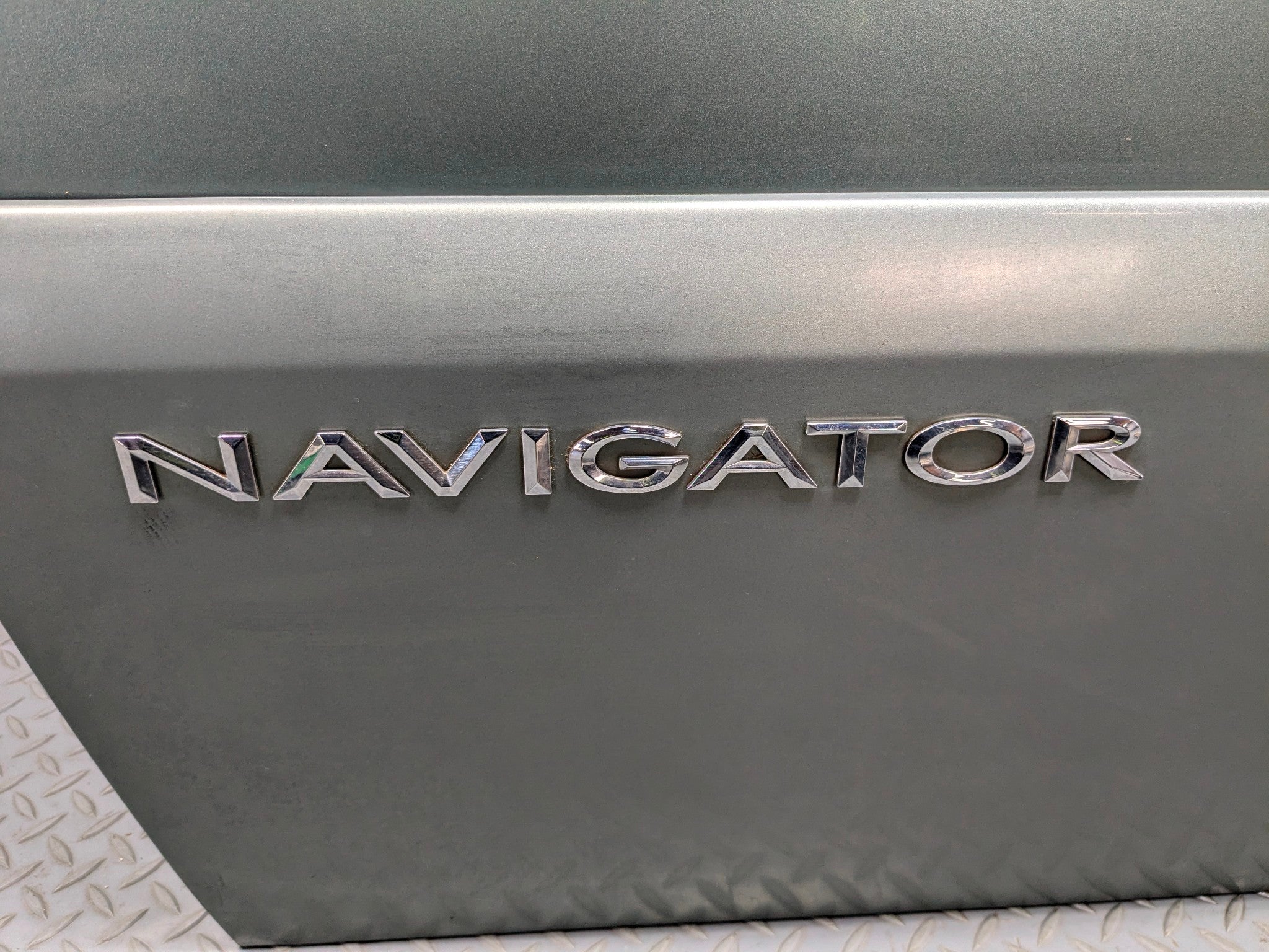03 - 06 OEM LINCOLN NAVIGATOR FRONT LEFT DRIVER SIDE DOOR SHELL PANEL STROM DUST