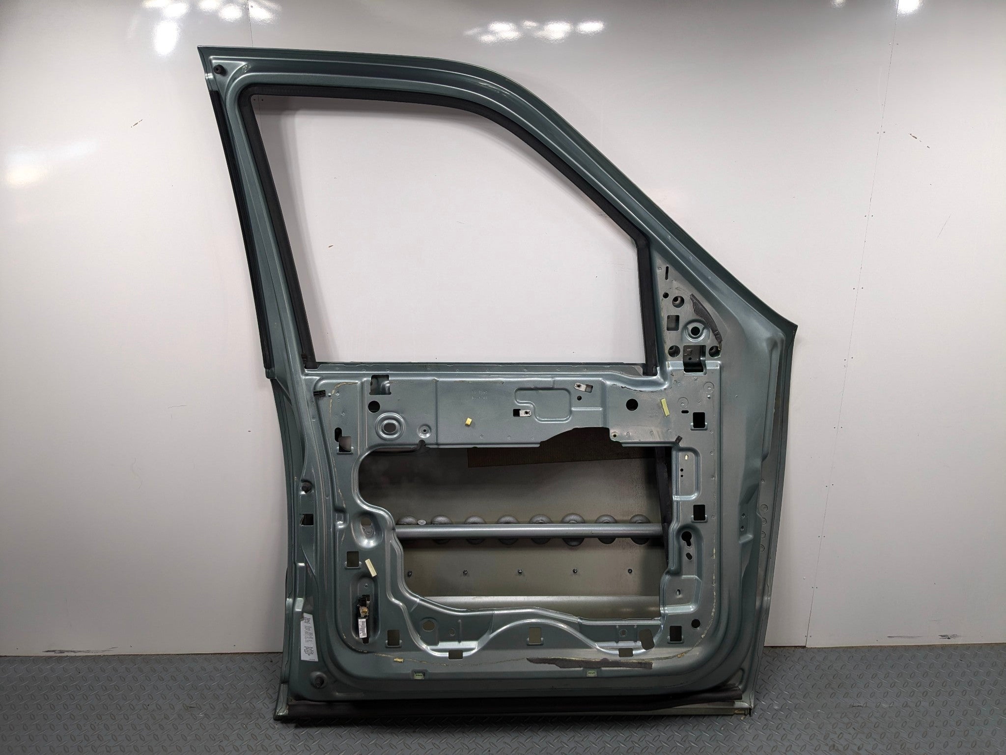 03 - 06 OEM LINCOLN NAVIGATOR FRONT LEFT DRIVER SIDE DOOR SHELL PANEL STROM DUST