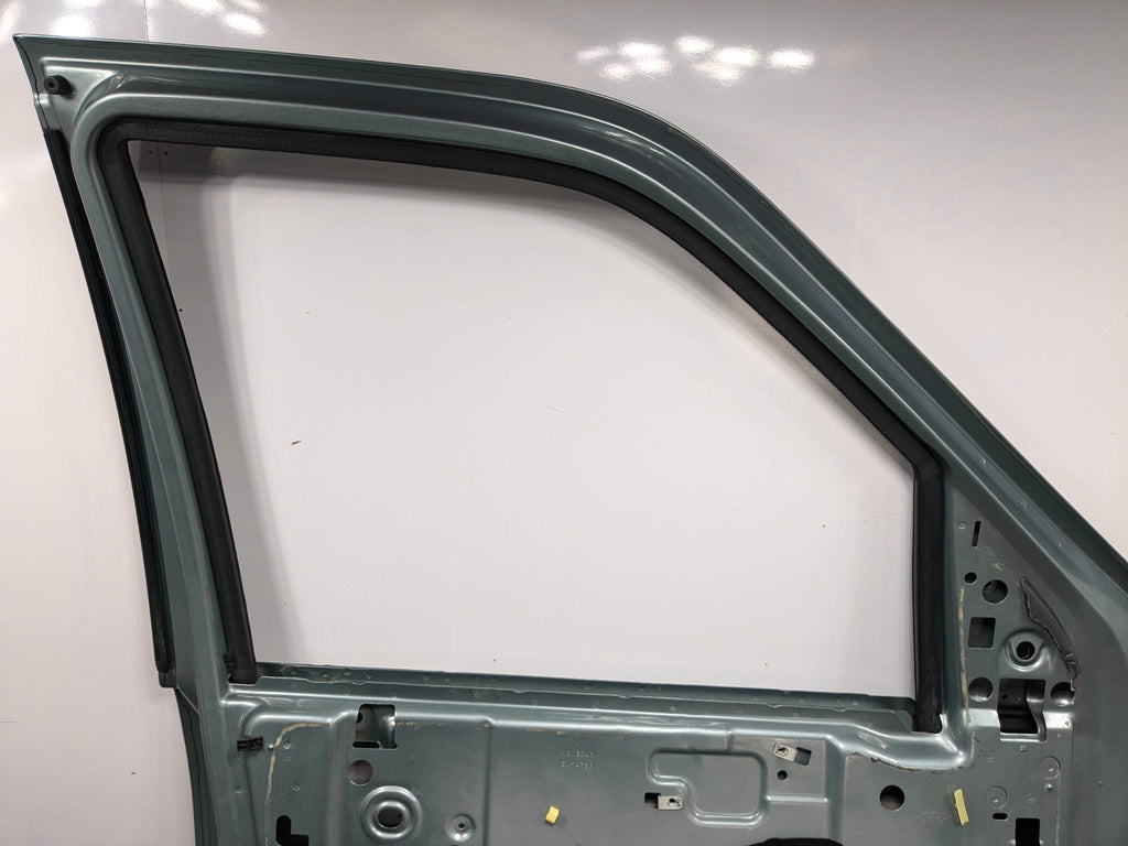 03 - 06 OEM LINCOLN NAVIGATOR FRONT LEFT DRIVER SIDE DOOR SHELL PANEL STROM DUST