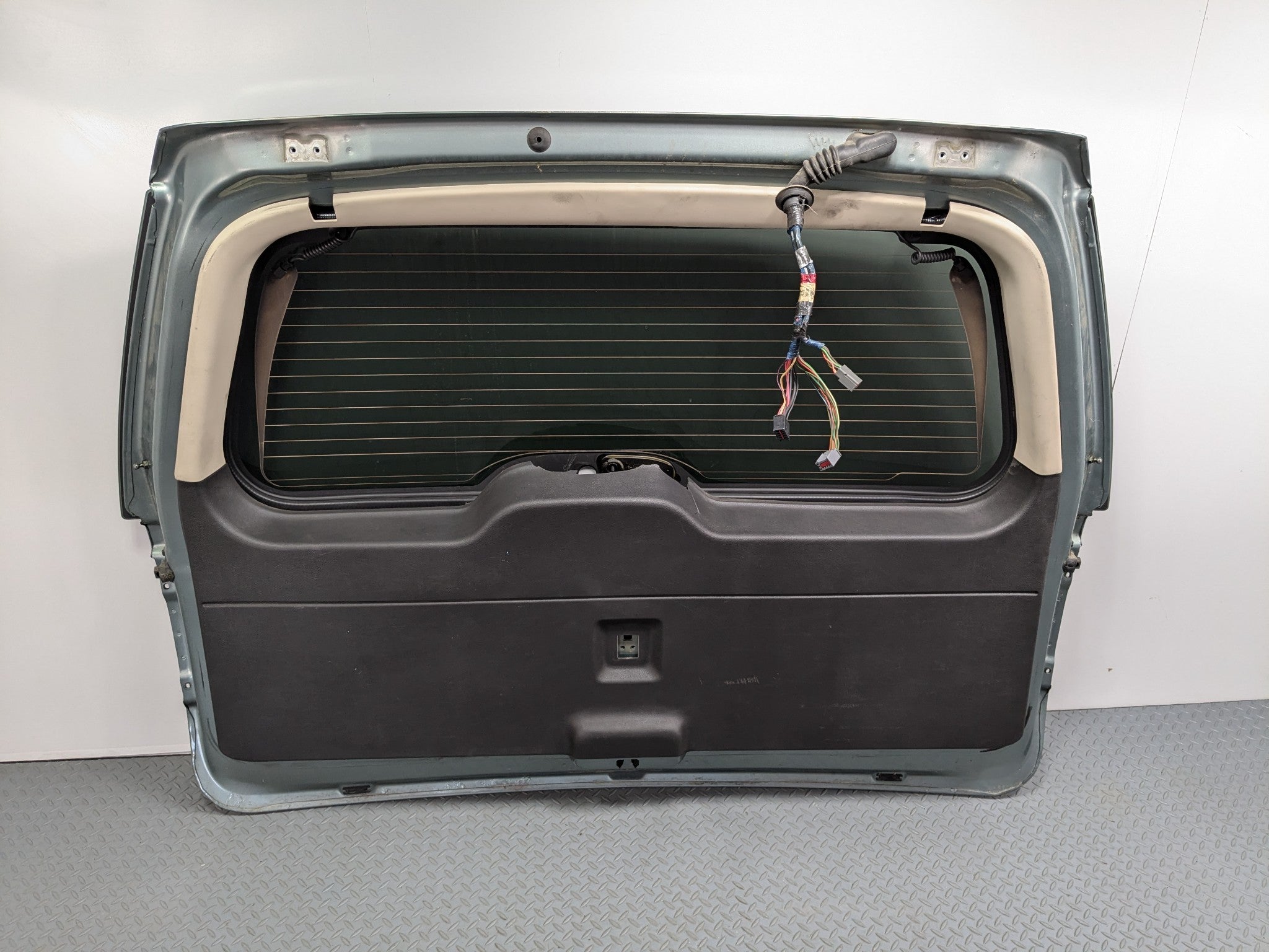 03 - 06 OEM LINCOLN NAVIGATOR TAILGATE LIFTGATE SHELL PANEL WITH GLASS ASSEMBLY