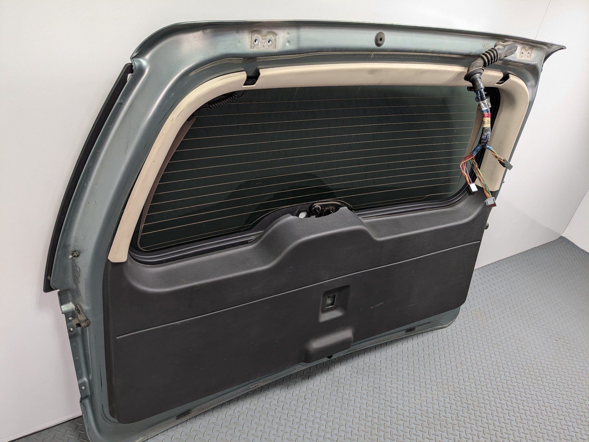 03 - 06 OEM LINCOLN NAVIGATOR TAILGATE LIFTGATE SHELL PANEL WITH GLASS ASSEMBLY