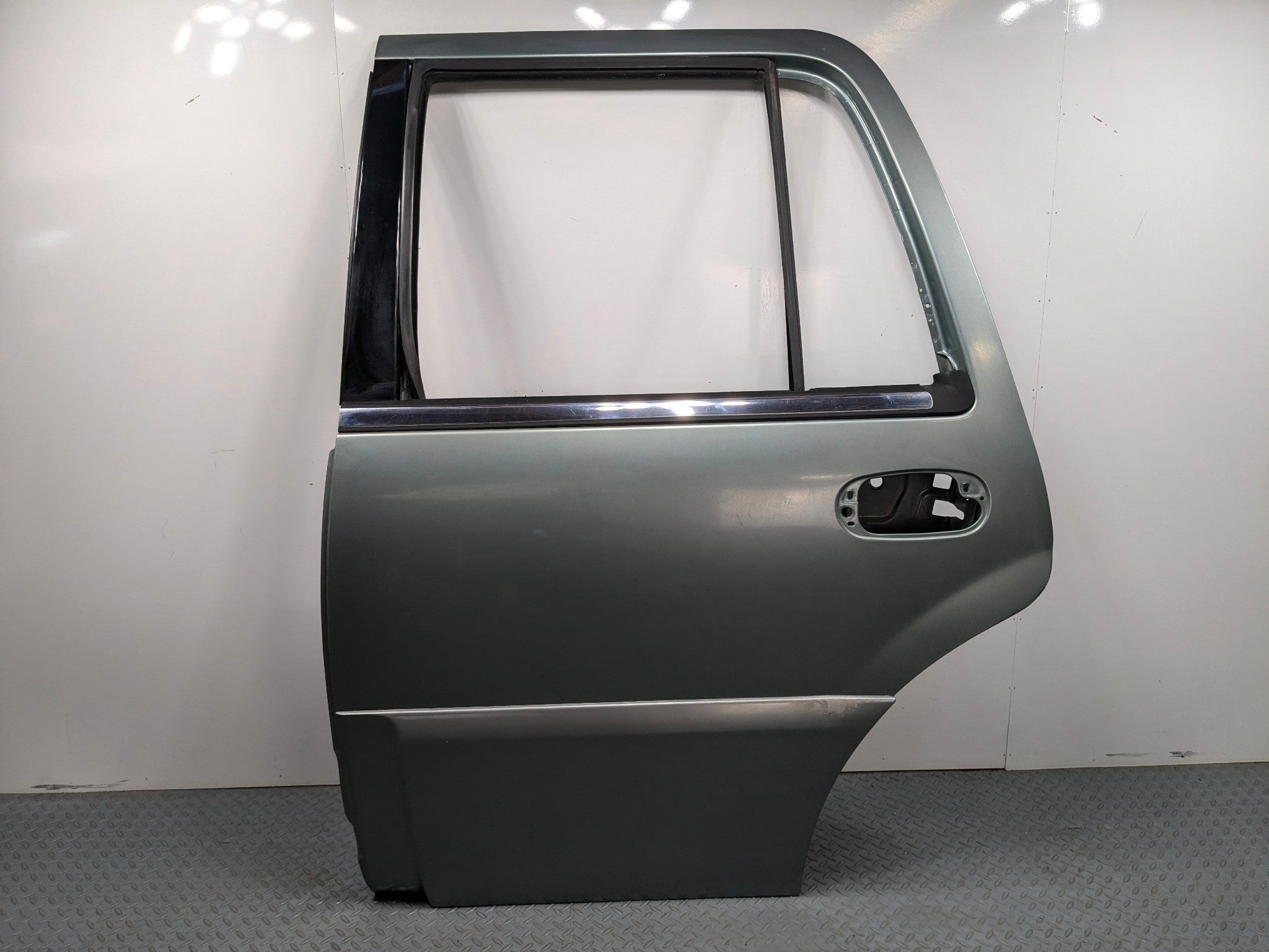 03 - 06 OEM LINCOLN NAVIGATOR REAR LEFT DRIVER SIDE DOOR SHELL PANEL STROM DUST