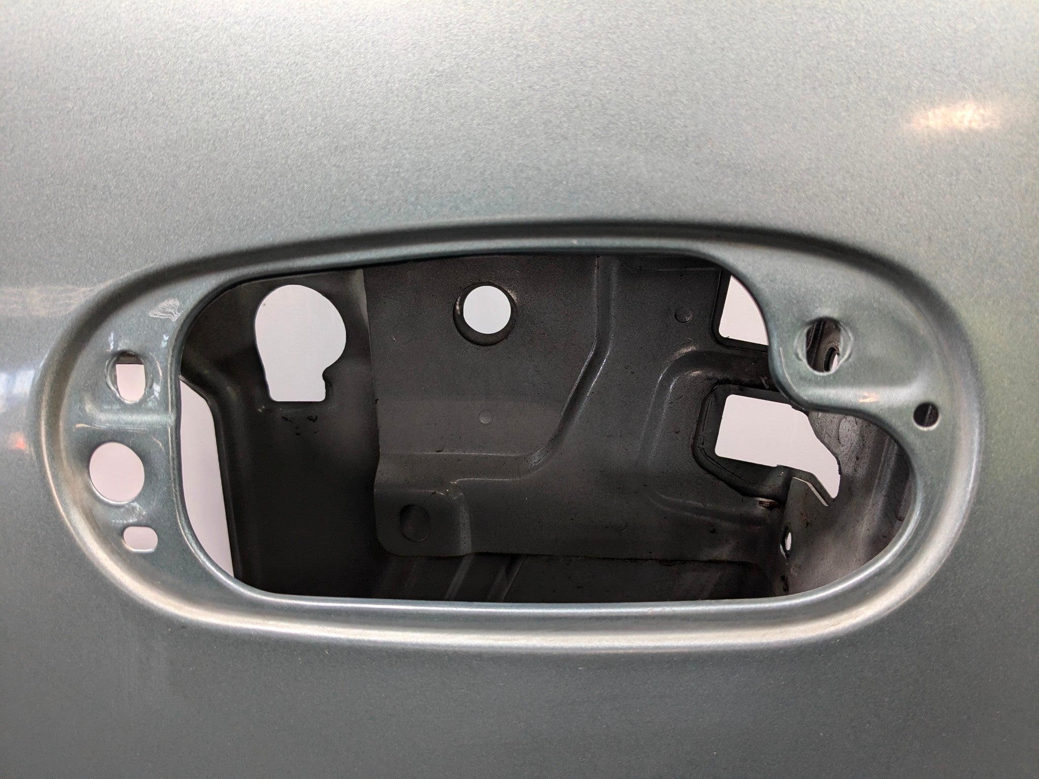 03 - 06 OEM LINCOLN NAVIGATOR REAR LEFT DRIVER SIDE DOOR SHELL PANEL STROM DUST